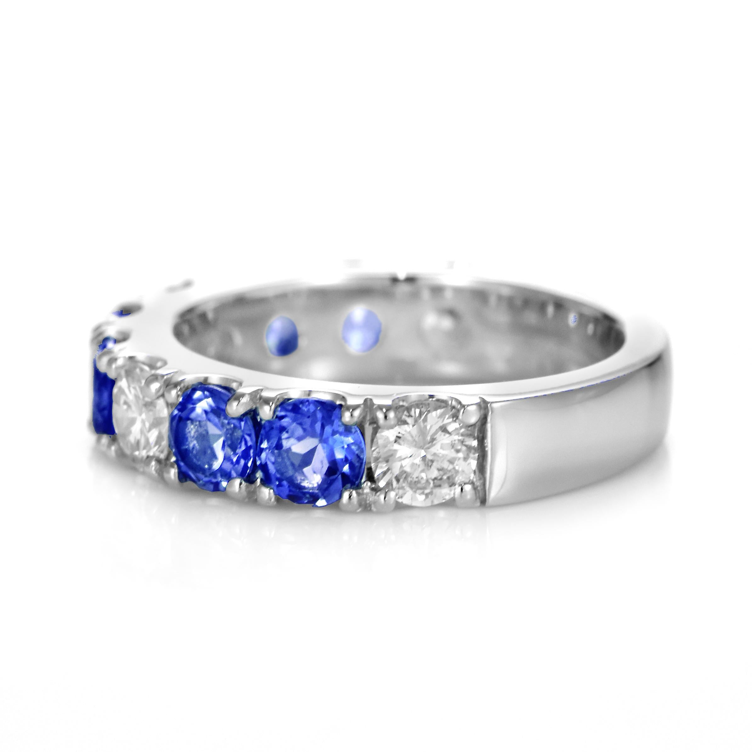 Anello mezza eternità con zaffiro e diamante da 1,82 carati in platino in vendita 2