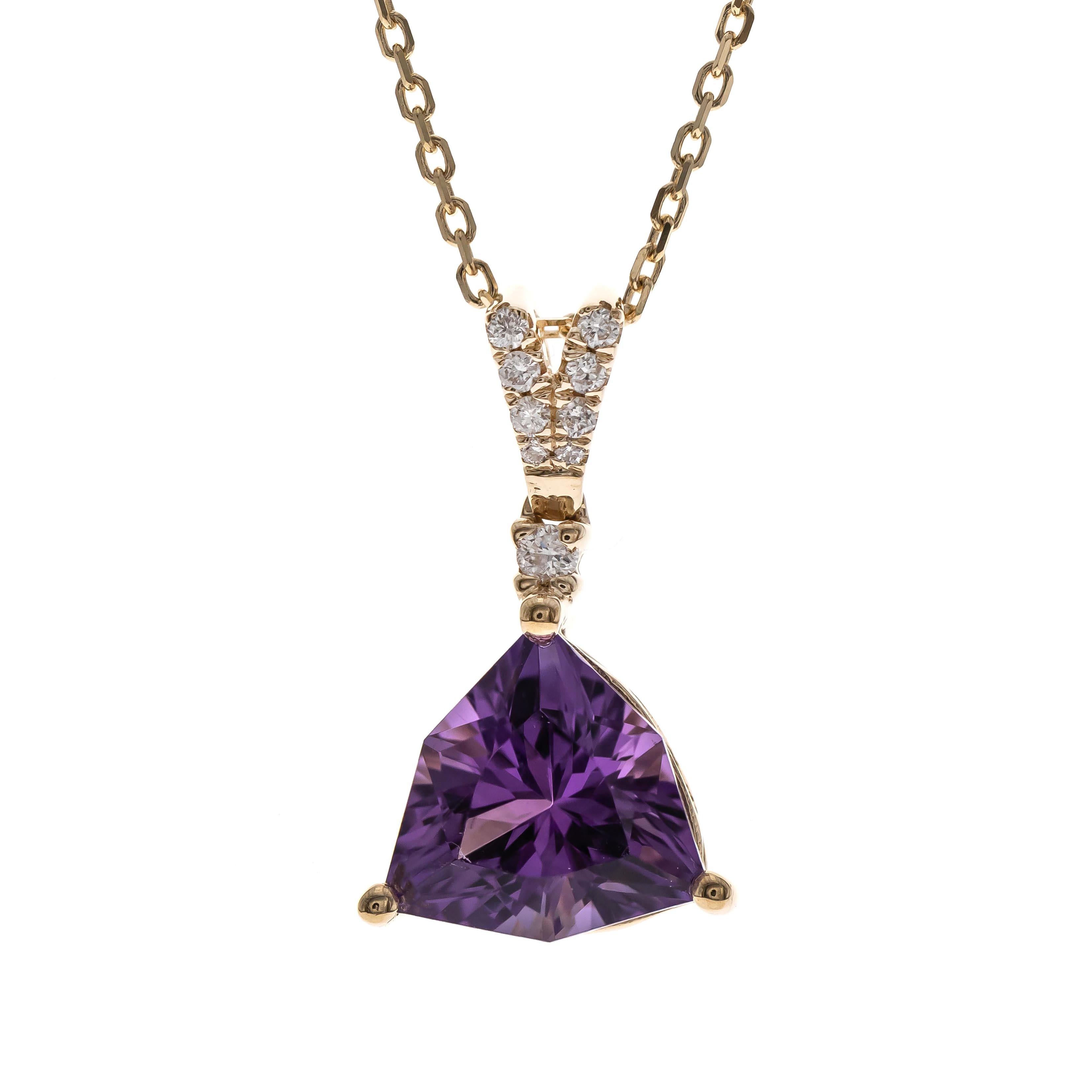 1,82 Karat Amethyst im Trillionschliff mit Diamant-Akzenten 14K Gelbgold Anhänger (Art déco)