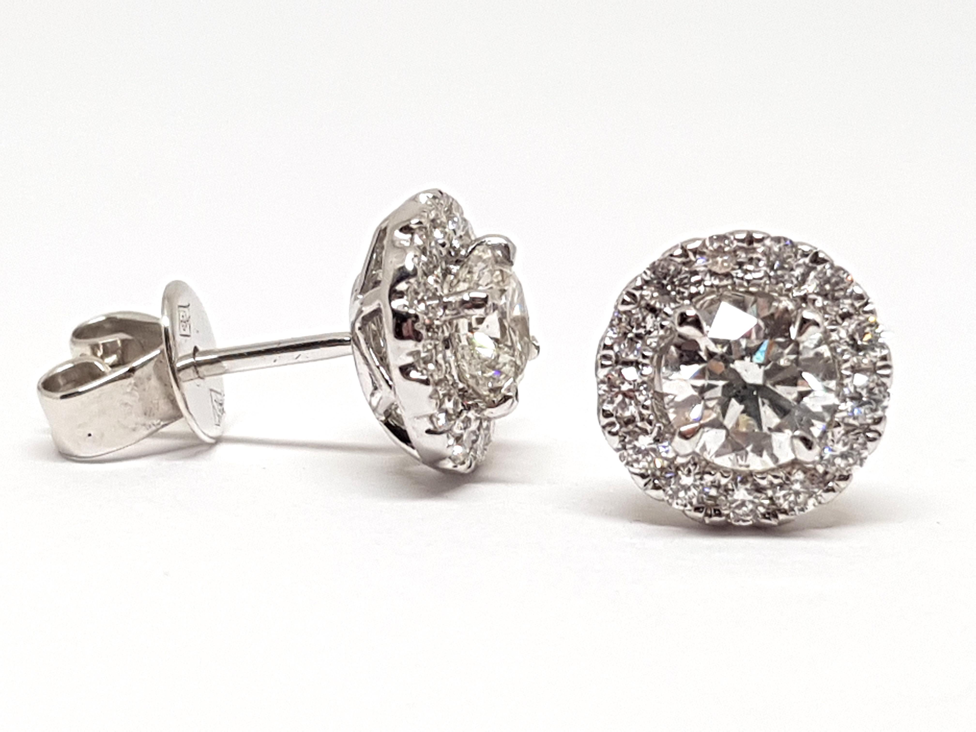 1.82 Carat White Gold Diamond Halo Stud Earrings In New Condition For Sale In Antwerp, BE