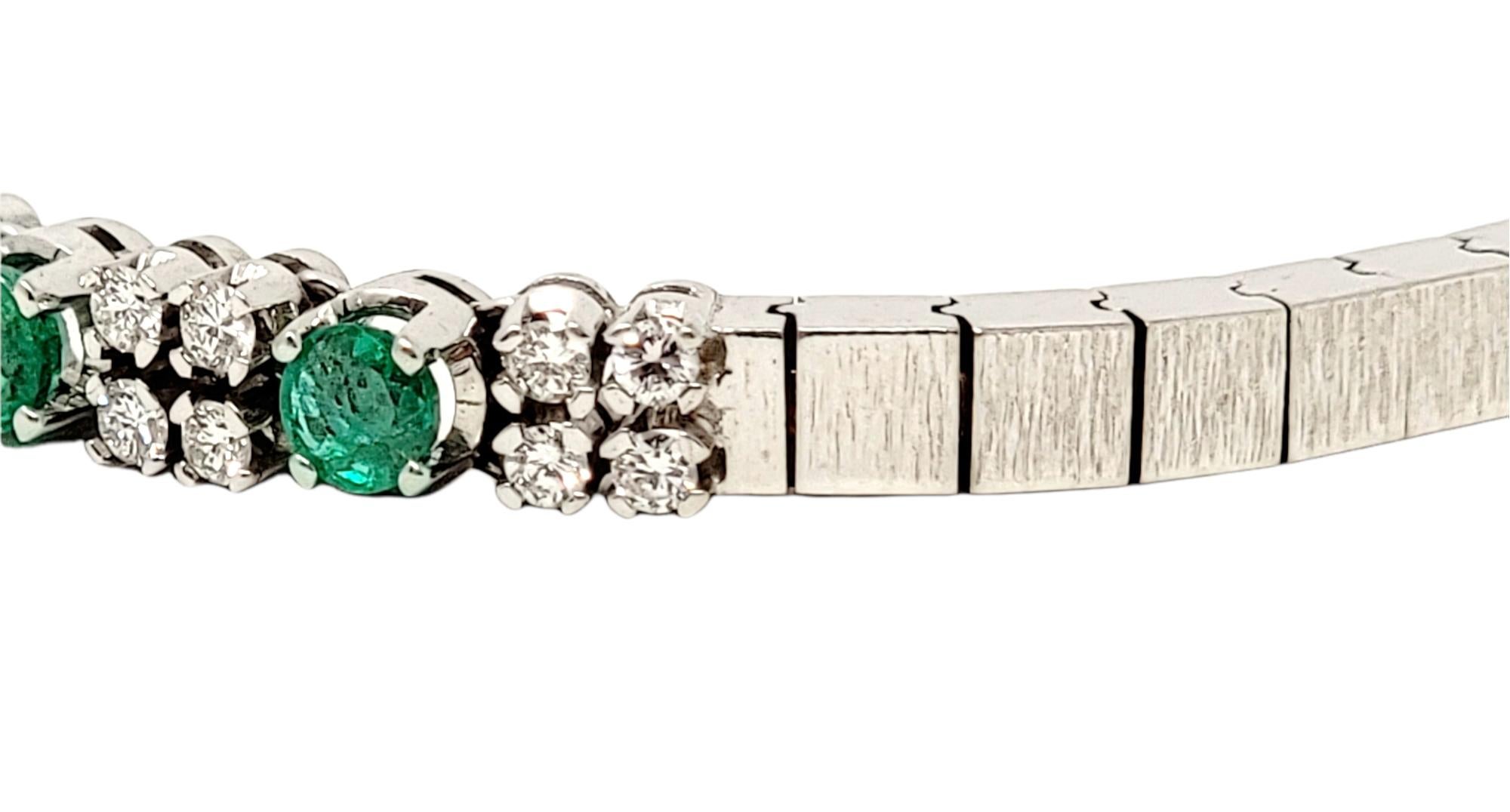 1.82 Carats Round Diamond and Emerald Link Bracelet in 18 Karat White Gold In Good Condition For Sale In Scottsdale, AZ