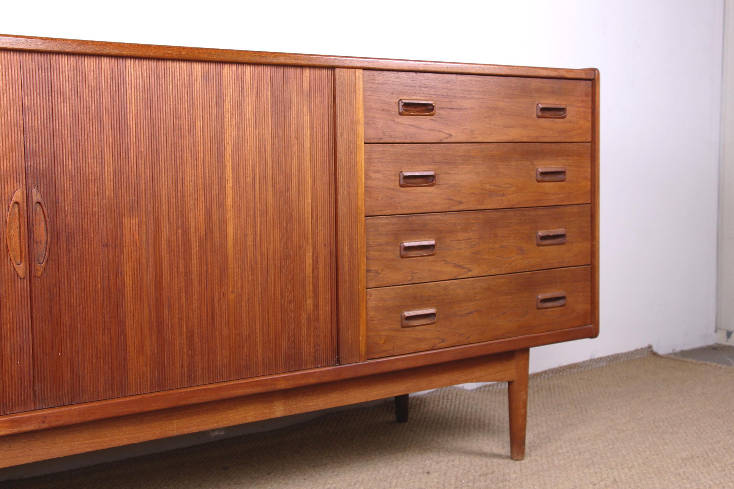 Superb little Scandinavian Sideboard. 4 Large drawers on the right side. 2 