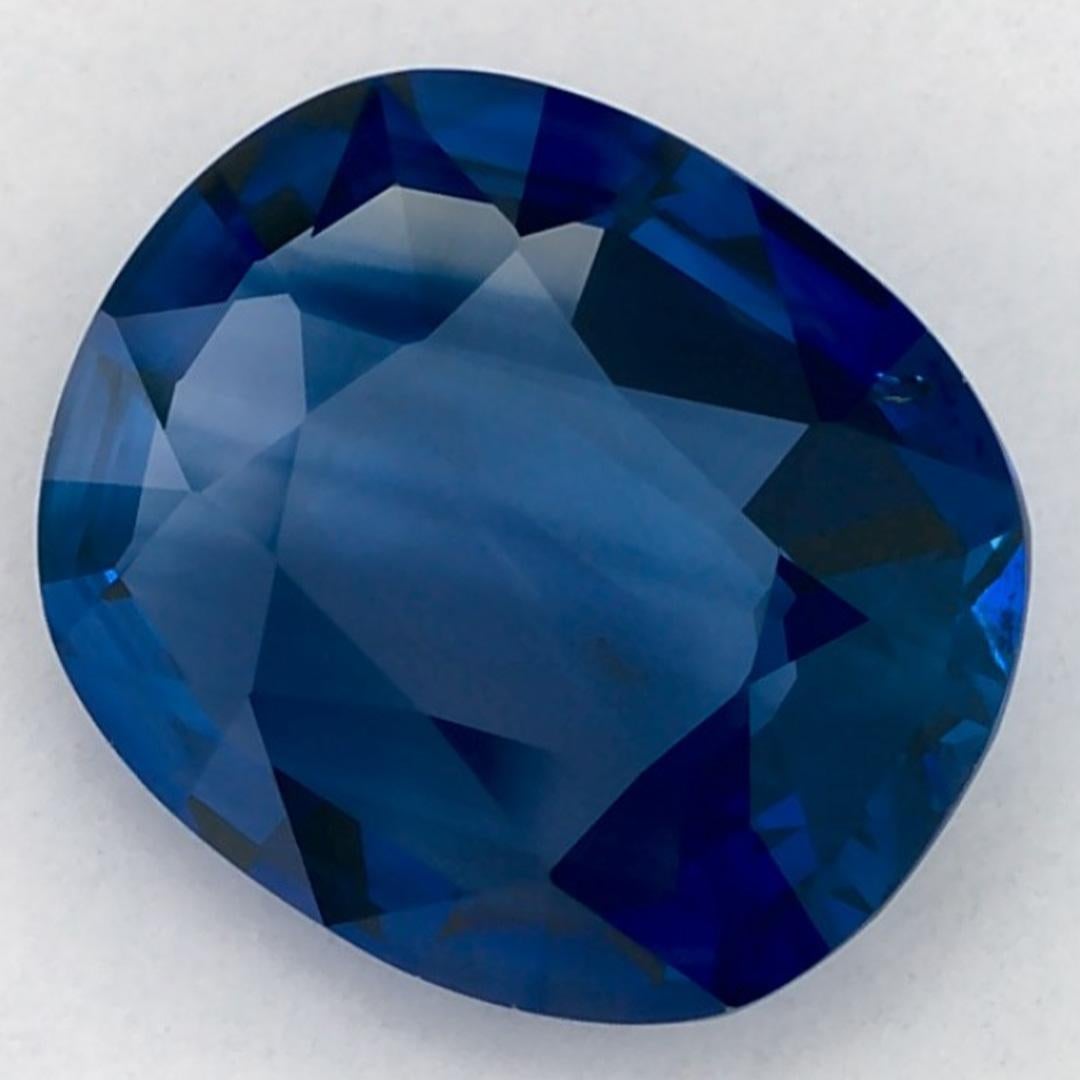 Questo zaffiro blu naturale offre eleganza e raffinatezza. Con la sua ricca saturazione del colore e il taglio preciso, è il centro perfetto per un anello di fidanzamento o per un design di gioielli di lusso.

Questo zaffiro proviene dallo Sri Lanka
