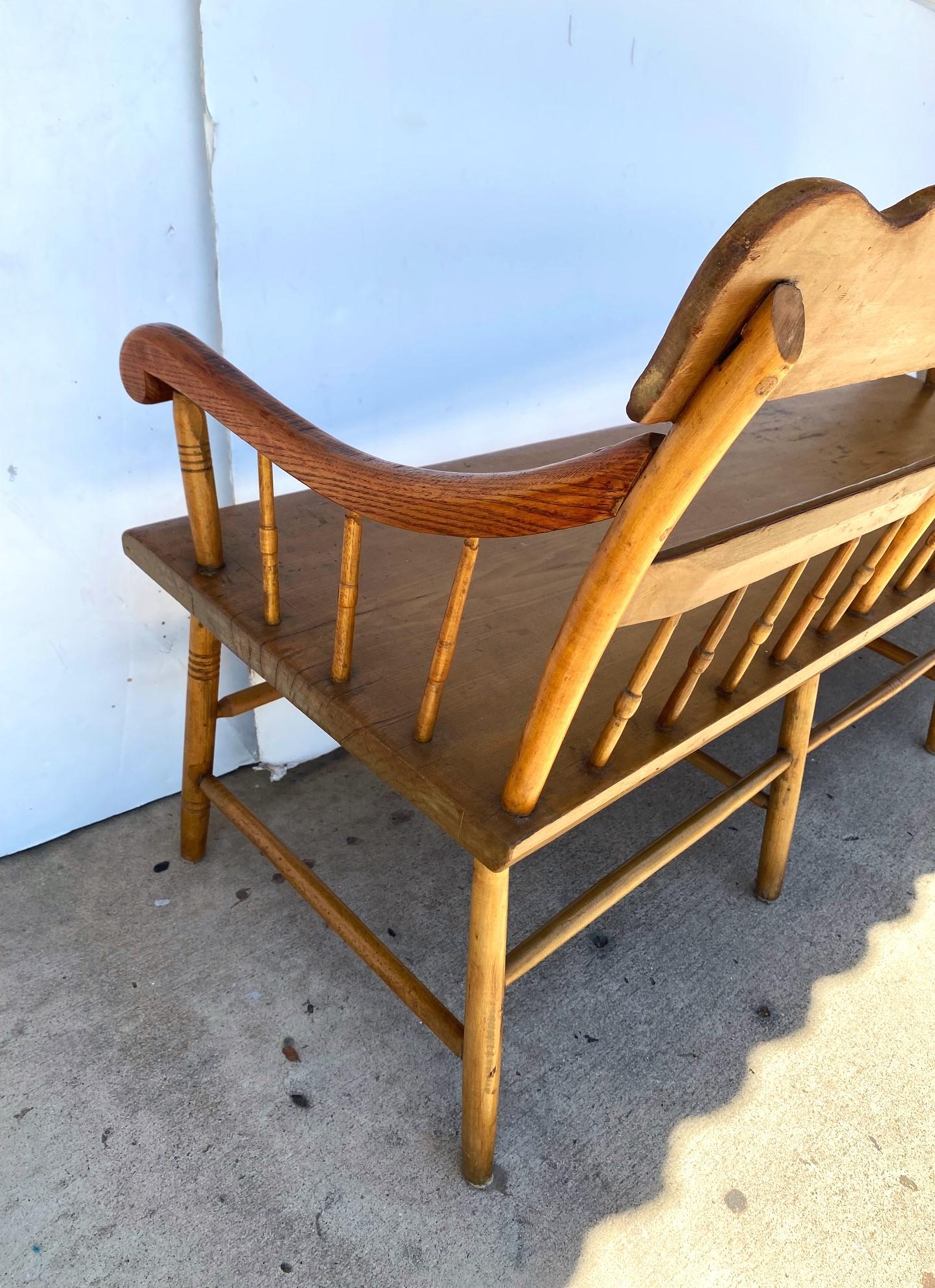 1820 American Spindled Windsor Bench In Good Condition In Pomona, CA