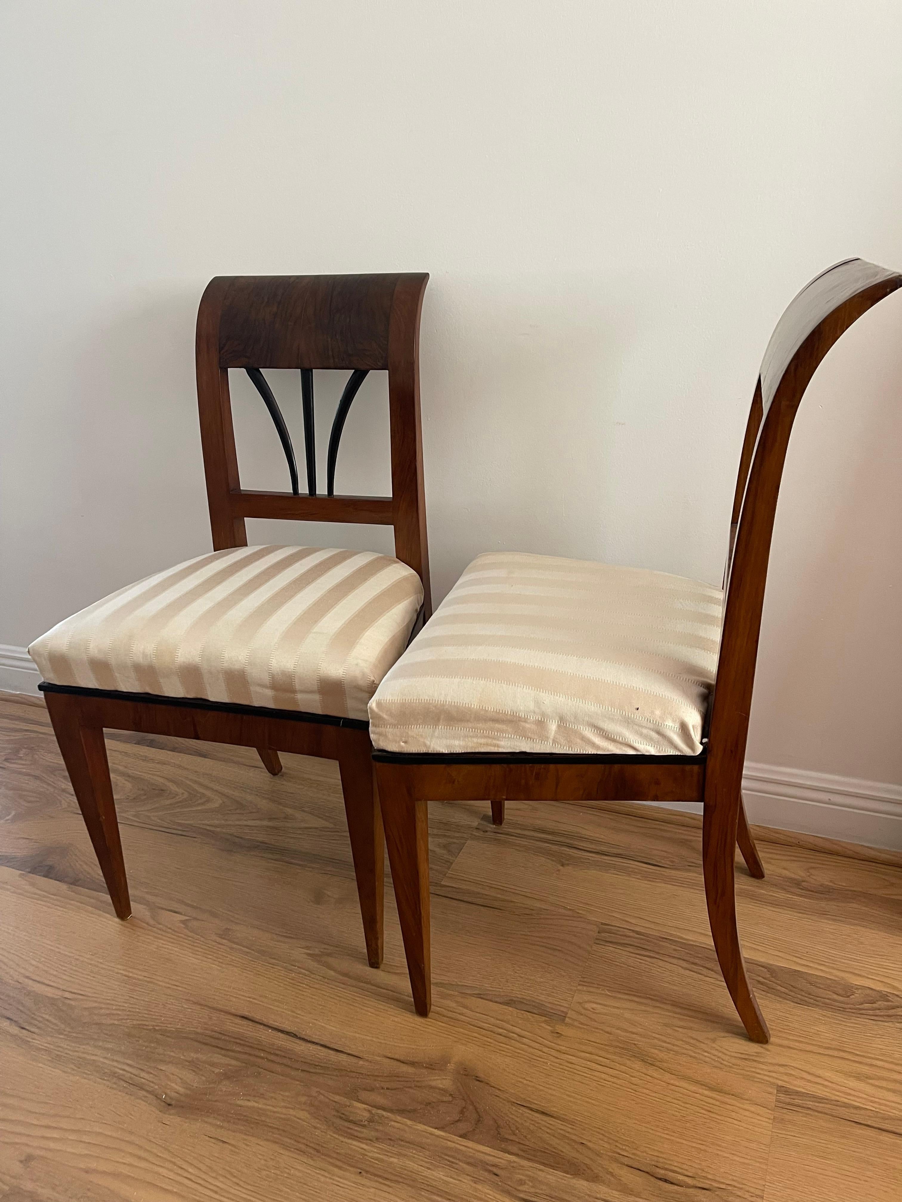 Inizio XIX secolo Coppia di sedie Biedermeier austriache del 1820 in vendita