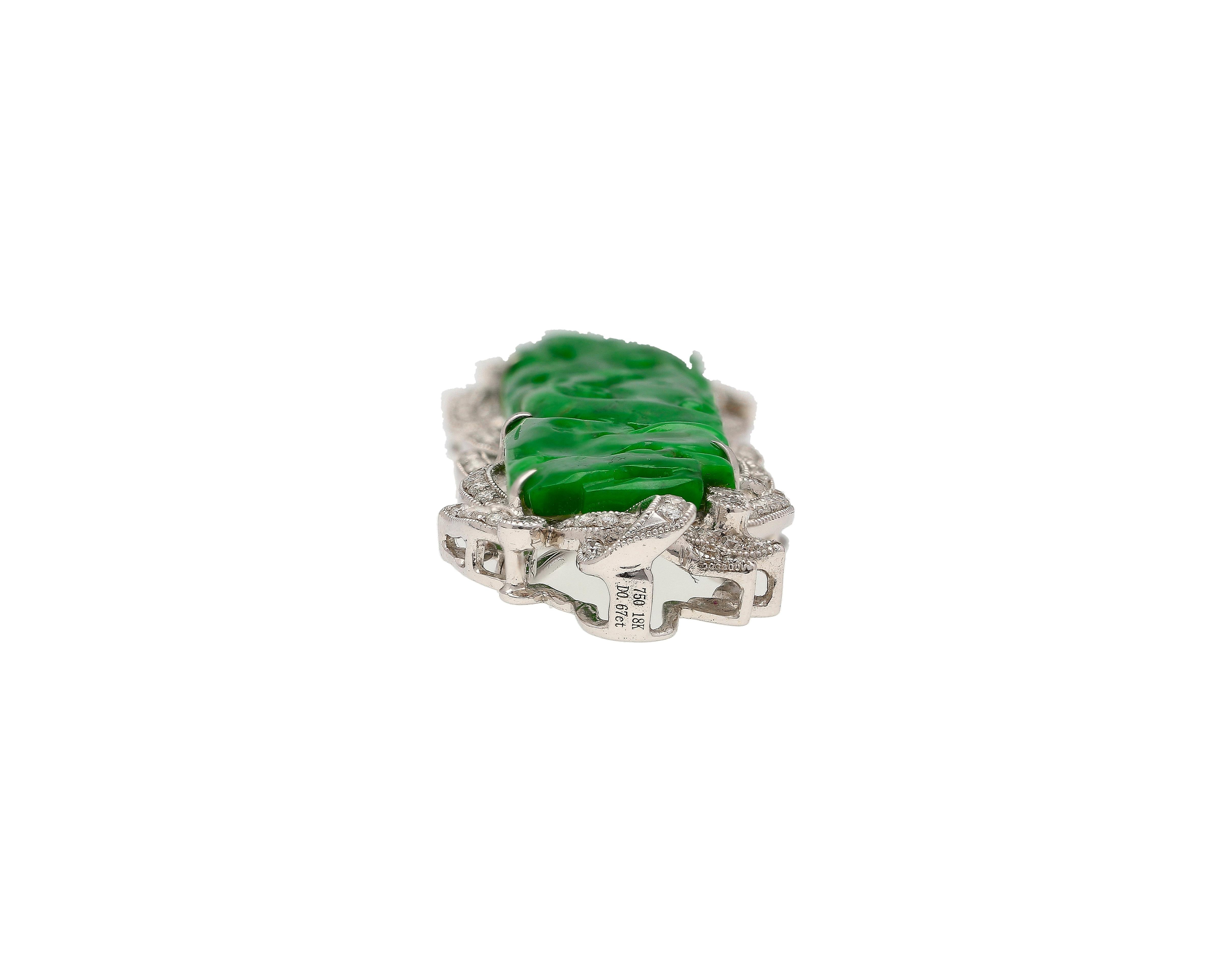Pendentif/pièce en jadéite vert dragon sculpté de 18,20 carats, de qualité A et diamants  Neuf - En vente à Miami, FL