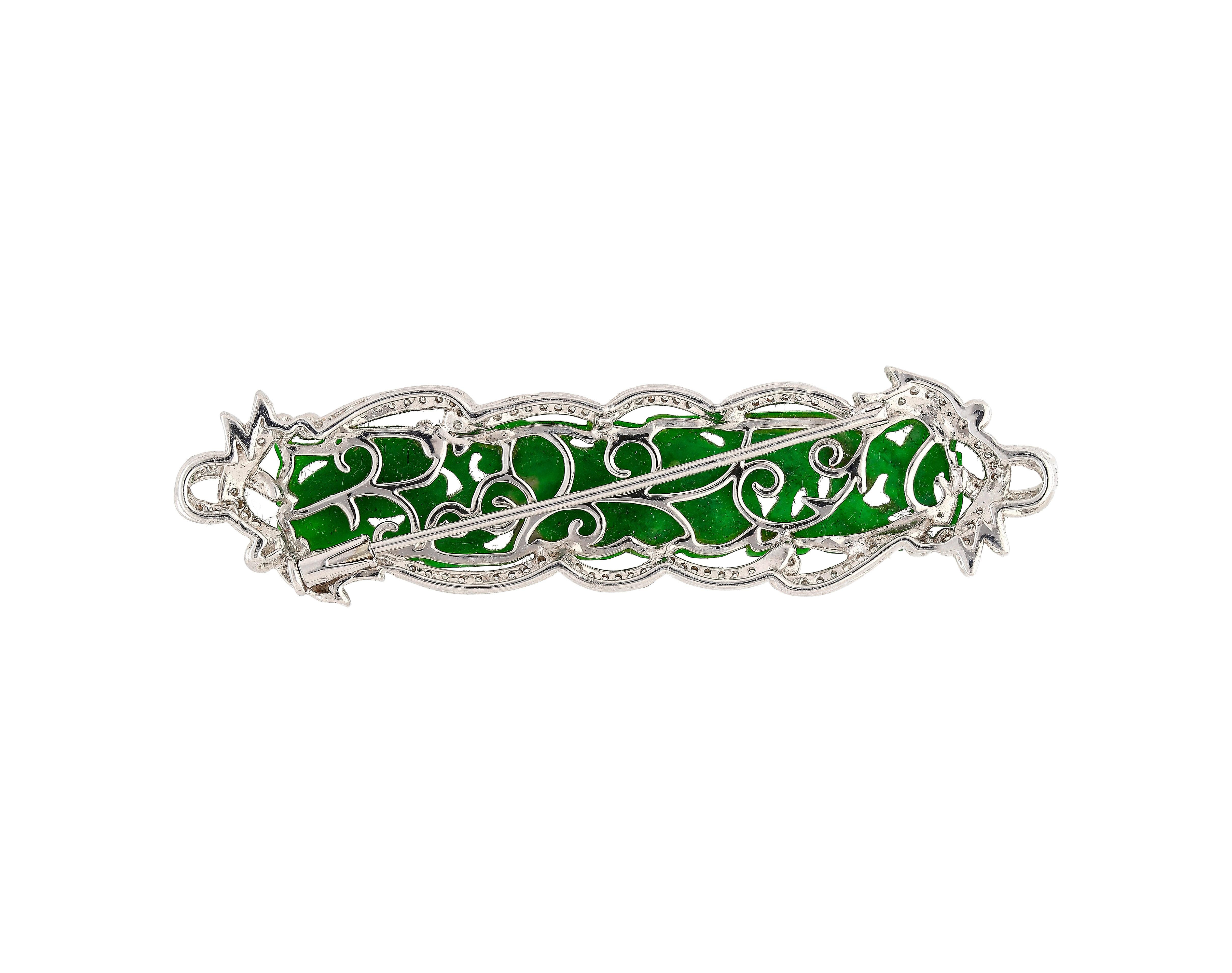 Pendentif/pièce en jadéite vert dragon sculpté de 18,20 carats, de qualité A et diamants  en vente 2