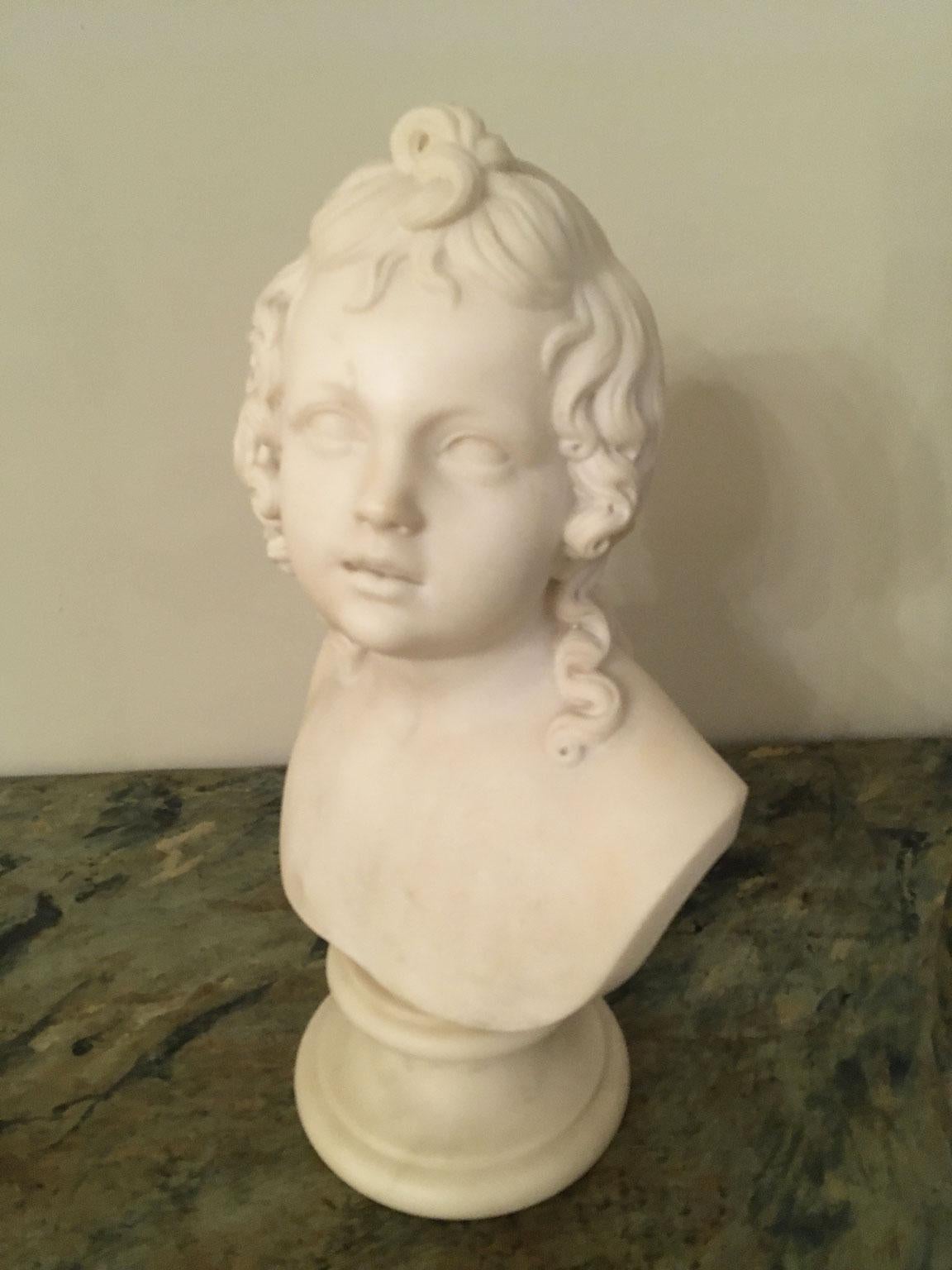 Cet exceptionnel et magnifique buste en marbre blanc a été créé et sculpté vers 1820 par l'atelier de Bertel Thorvaldsen (Berthel Thorvaldsen Copenhague, 1770 - 1844). Après une approche et une étude attentive de la sculpture, il est possible de la
