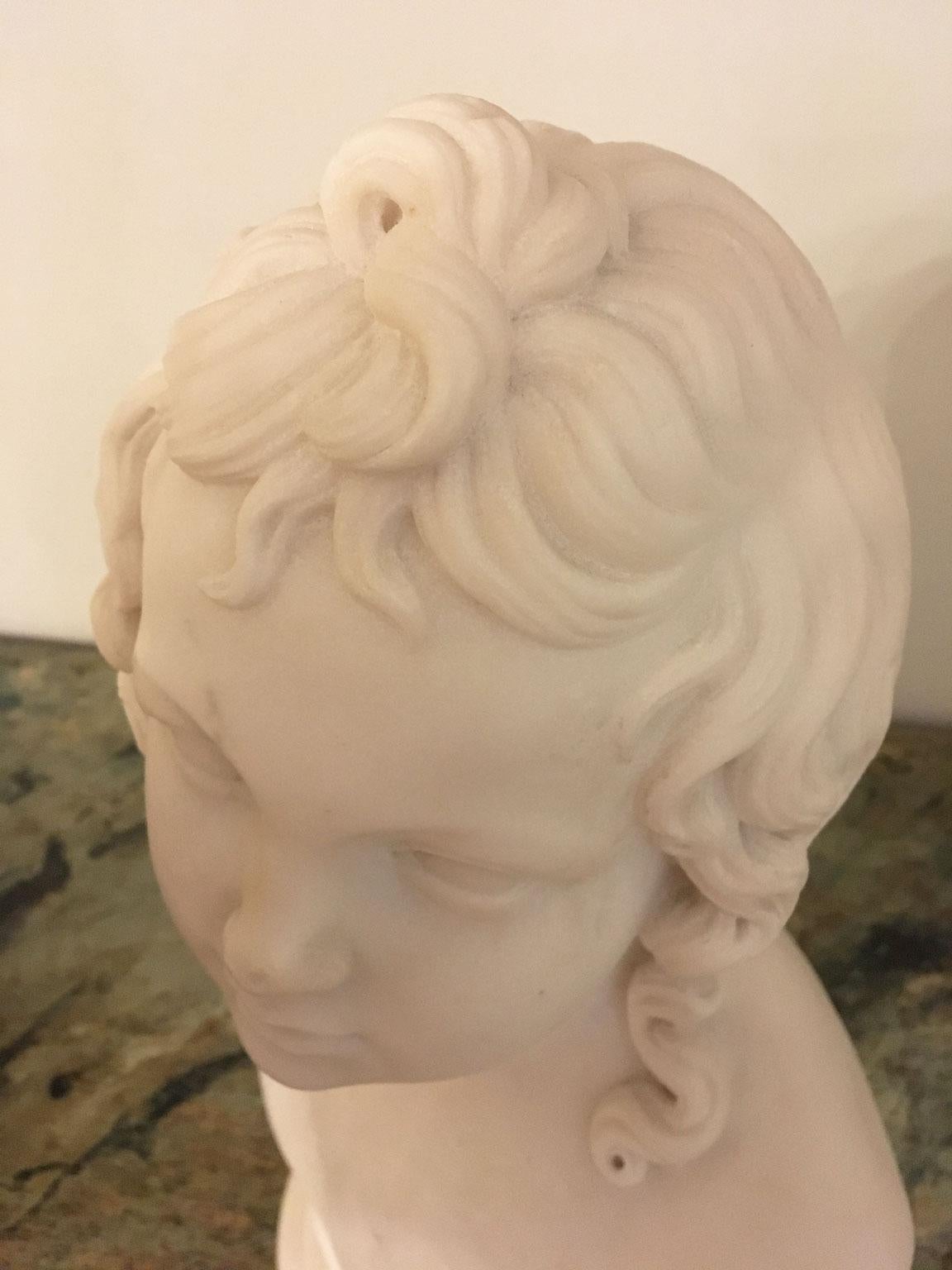 Sculpté à la main Sculpture de buste de Cupidon néoclassique en marbre blanc de l'atelier Thorvaldsen, 1820 en vente