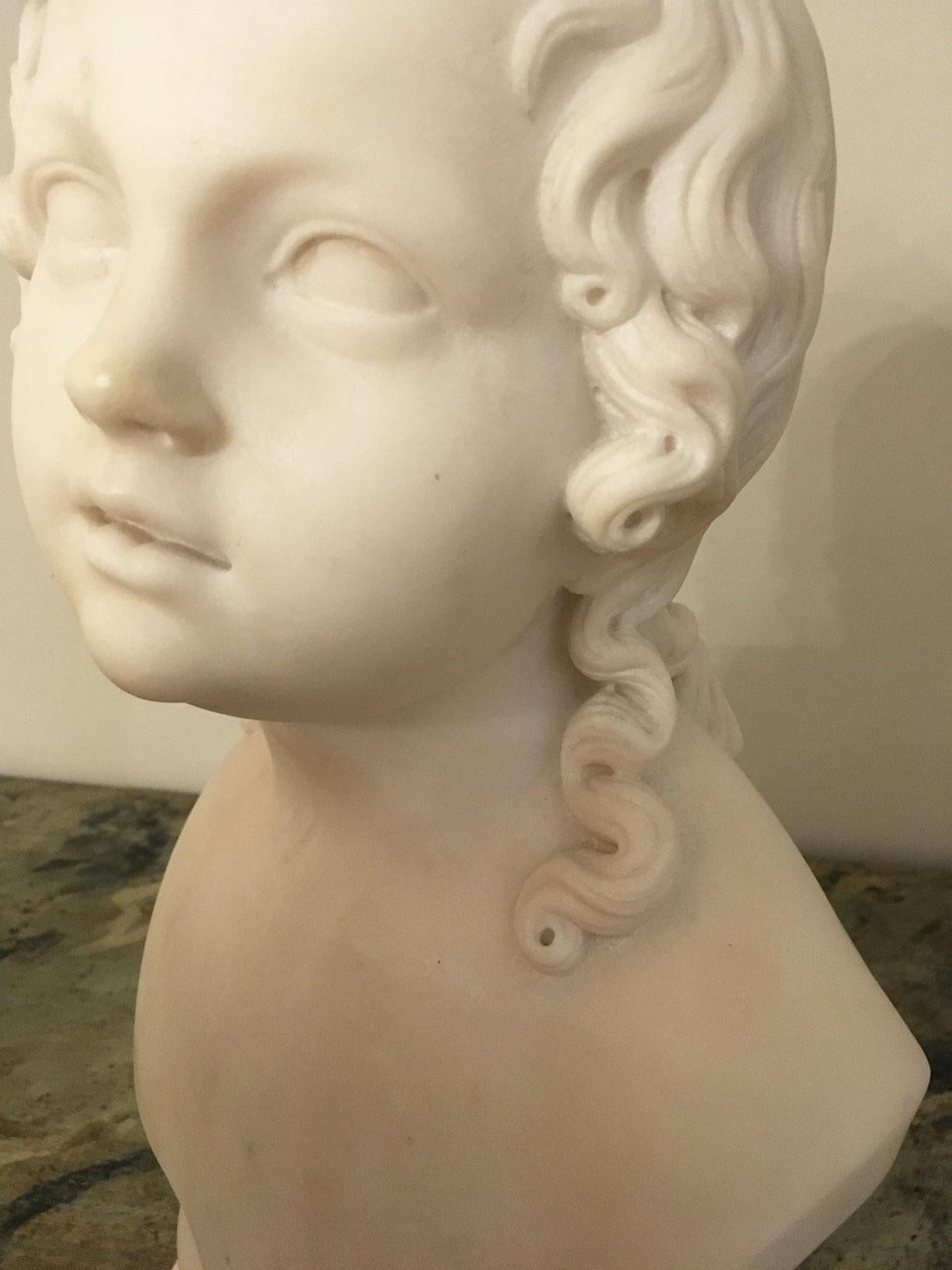 Sculpture de buste de Cupidon néoclassique en marbre blanc de l'atelier Thorvaldsen, 1820 Bon état - En vente à Brescia, IT