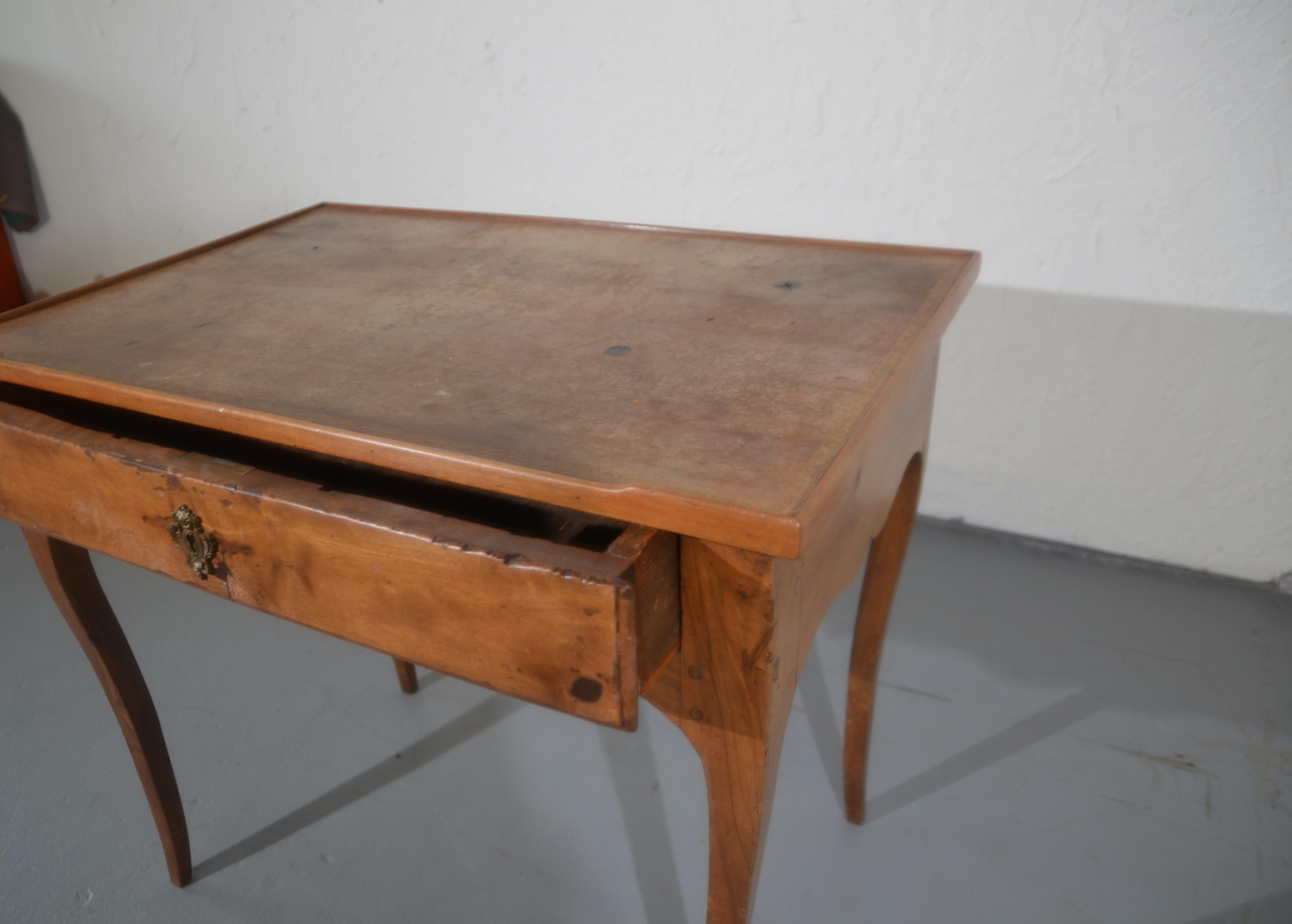 Early 19th Century 1820 Louis XV Style Leather Top Table For Sale