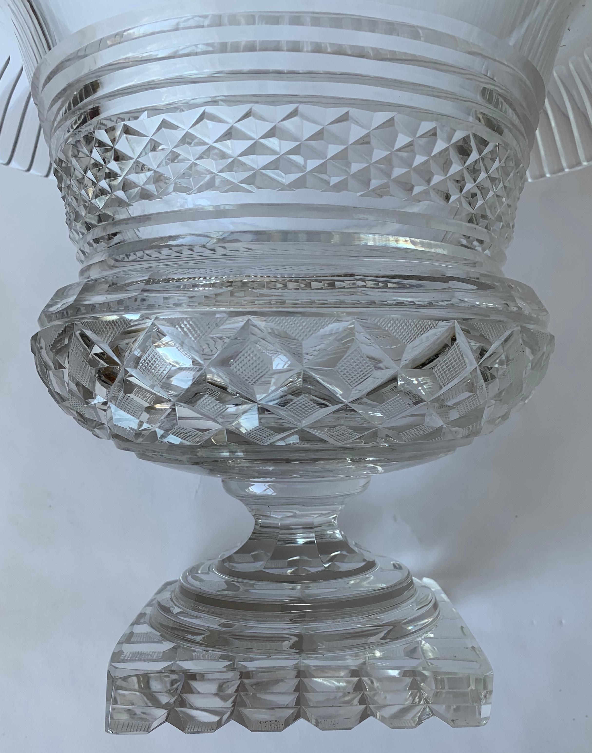 1820s Anglo-Irish Cut Crystal Rolled Edge Footed Bowl For Sale 4