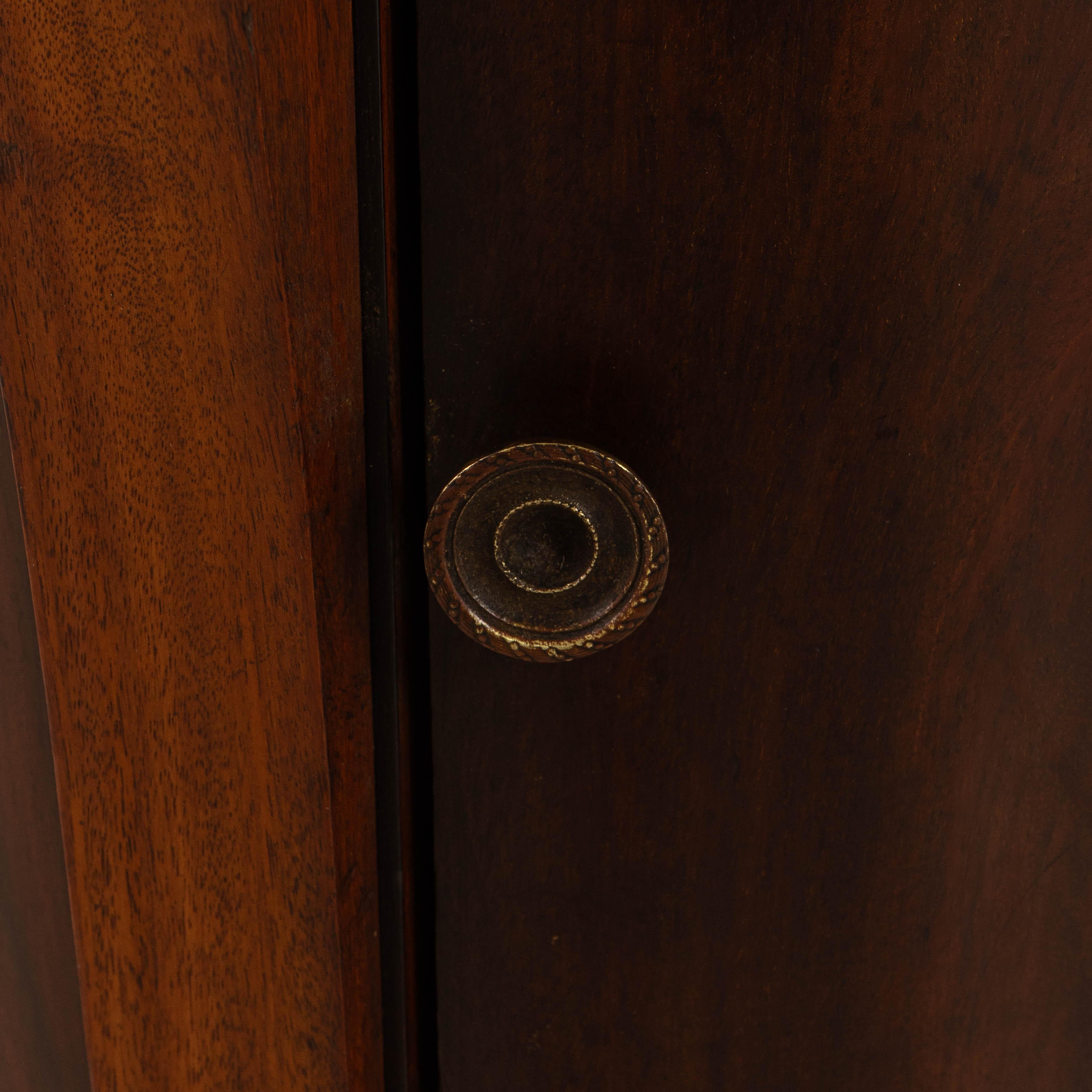 1820s Belgian Empire Mahogany Cabinet With Marble Top im Angebot 4