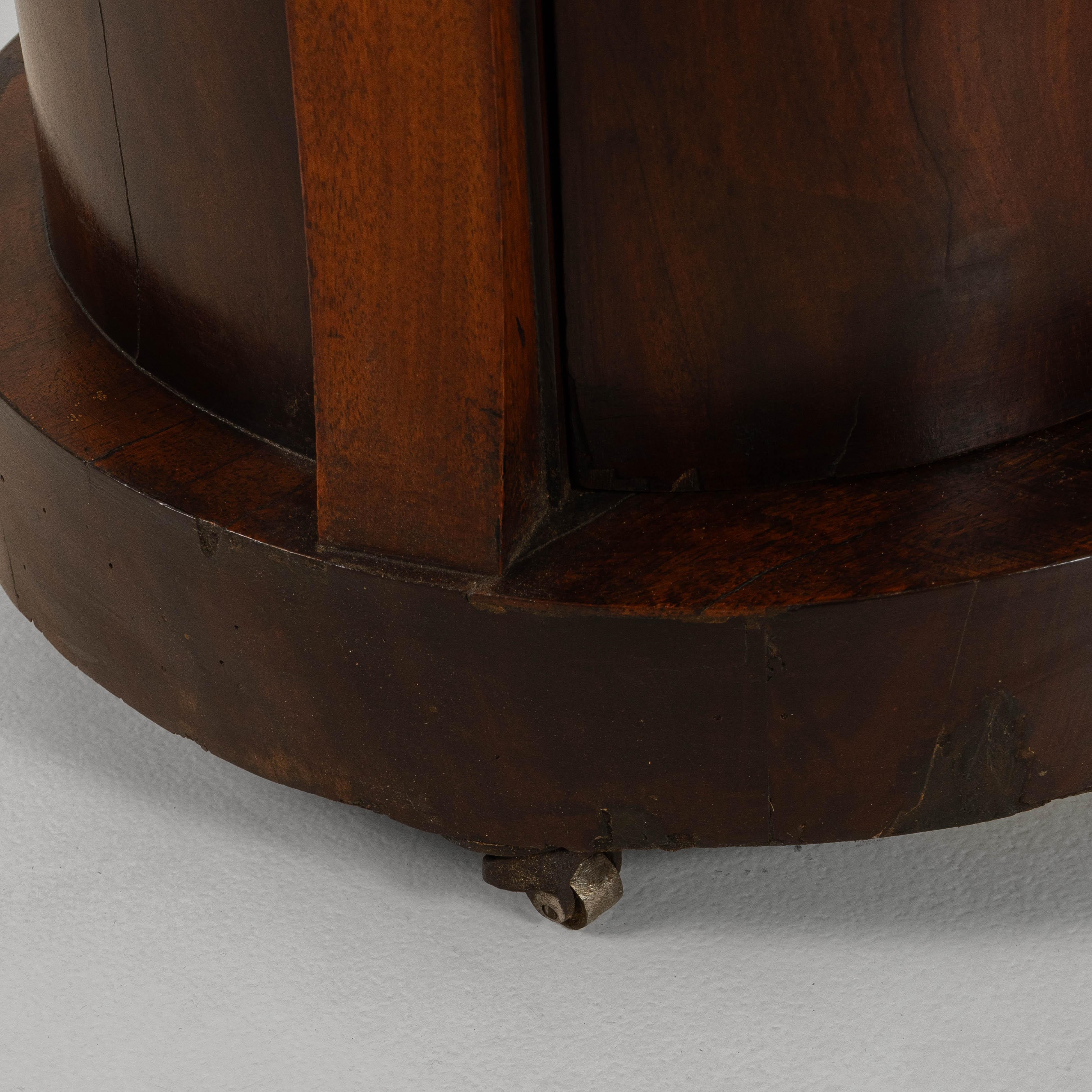 1820s Belgian Empire Mahogany Cabinet With Marble Top im Angebot 5