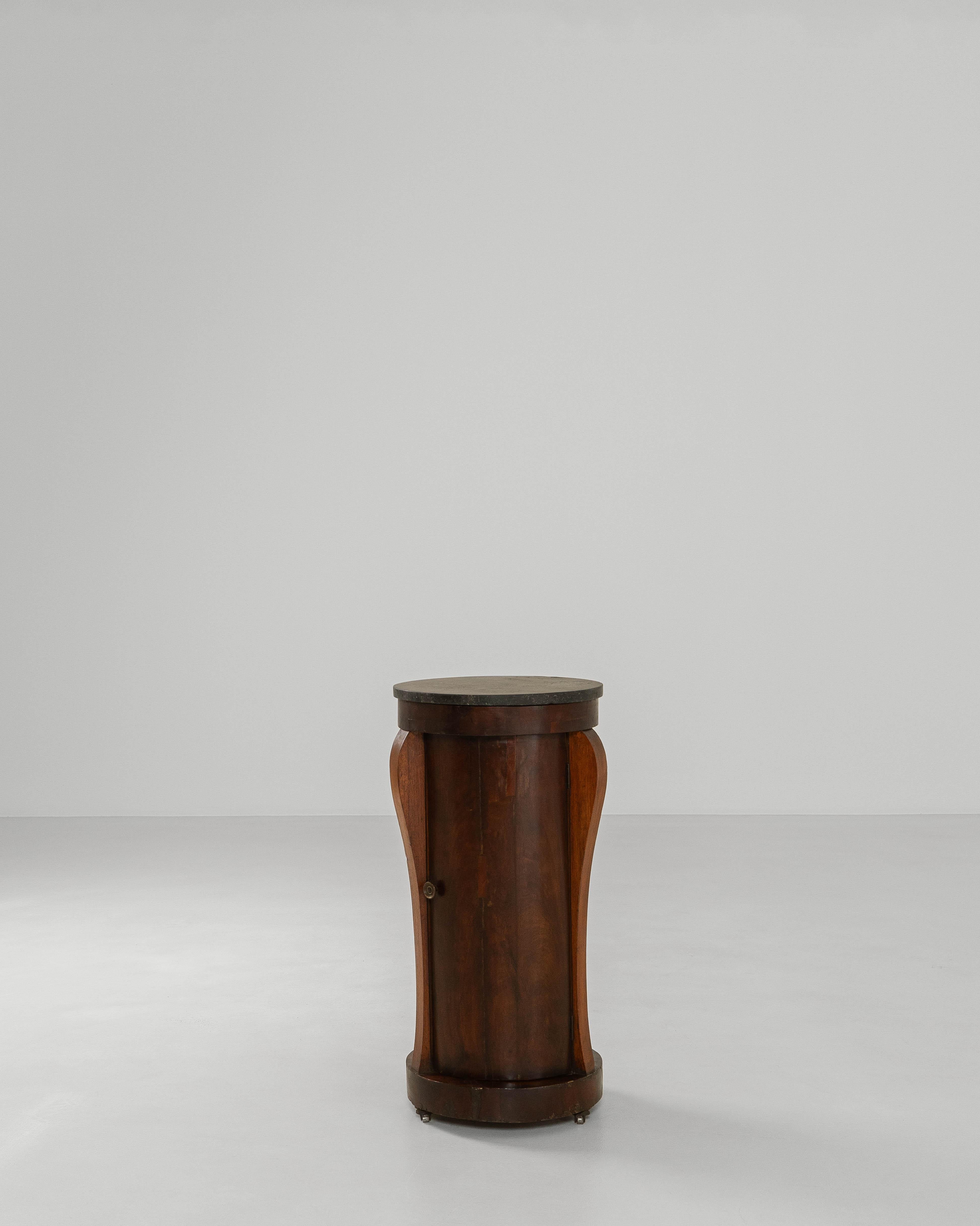 1820s Belgian Empire Mahogany Cabinet With Marble Top (Belgisch) im Angebot