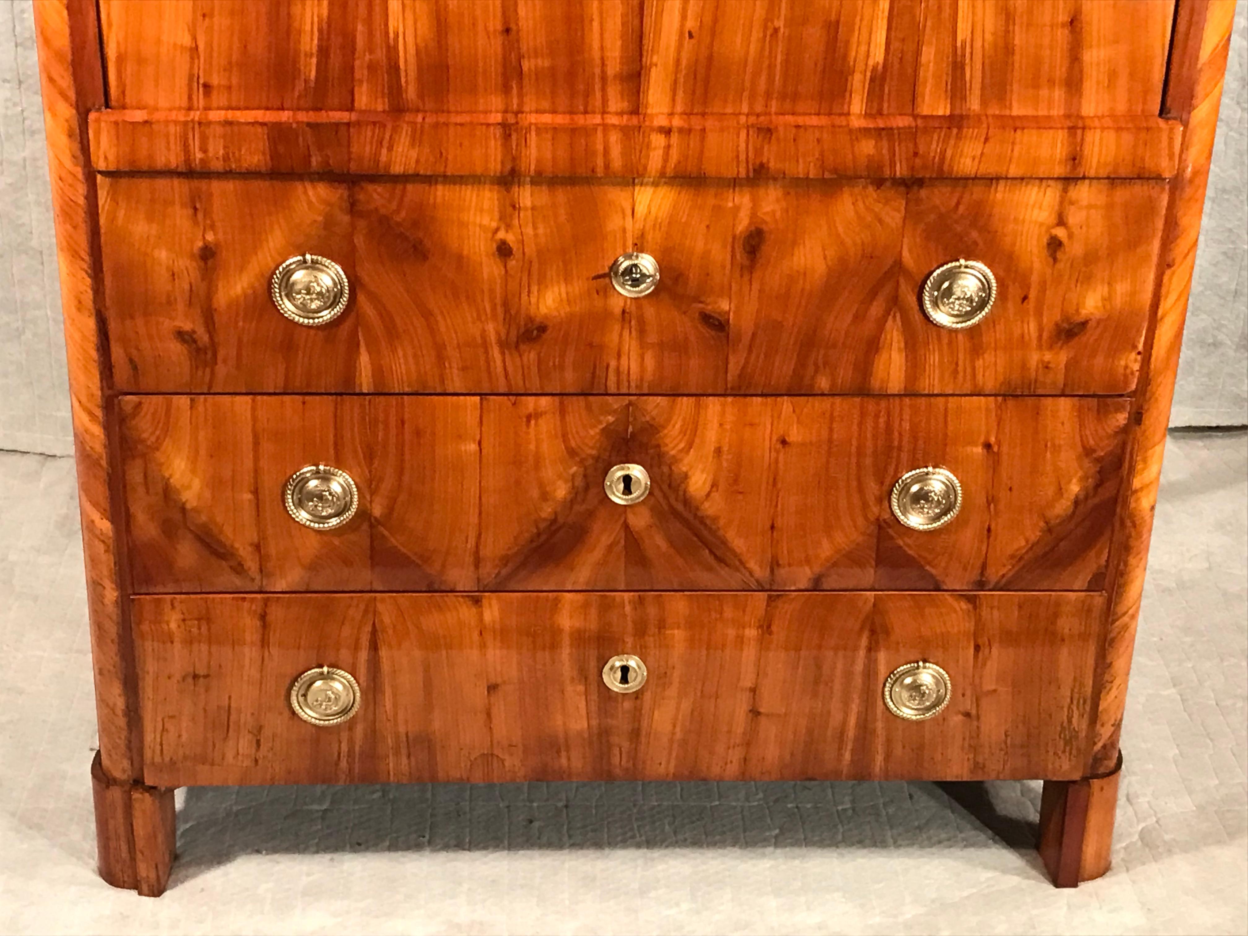 Impiallacciato 1820’s Biedermeier Fall Top Desk, Cherry in vendita