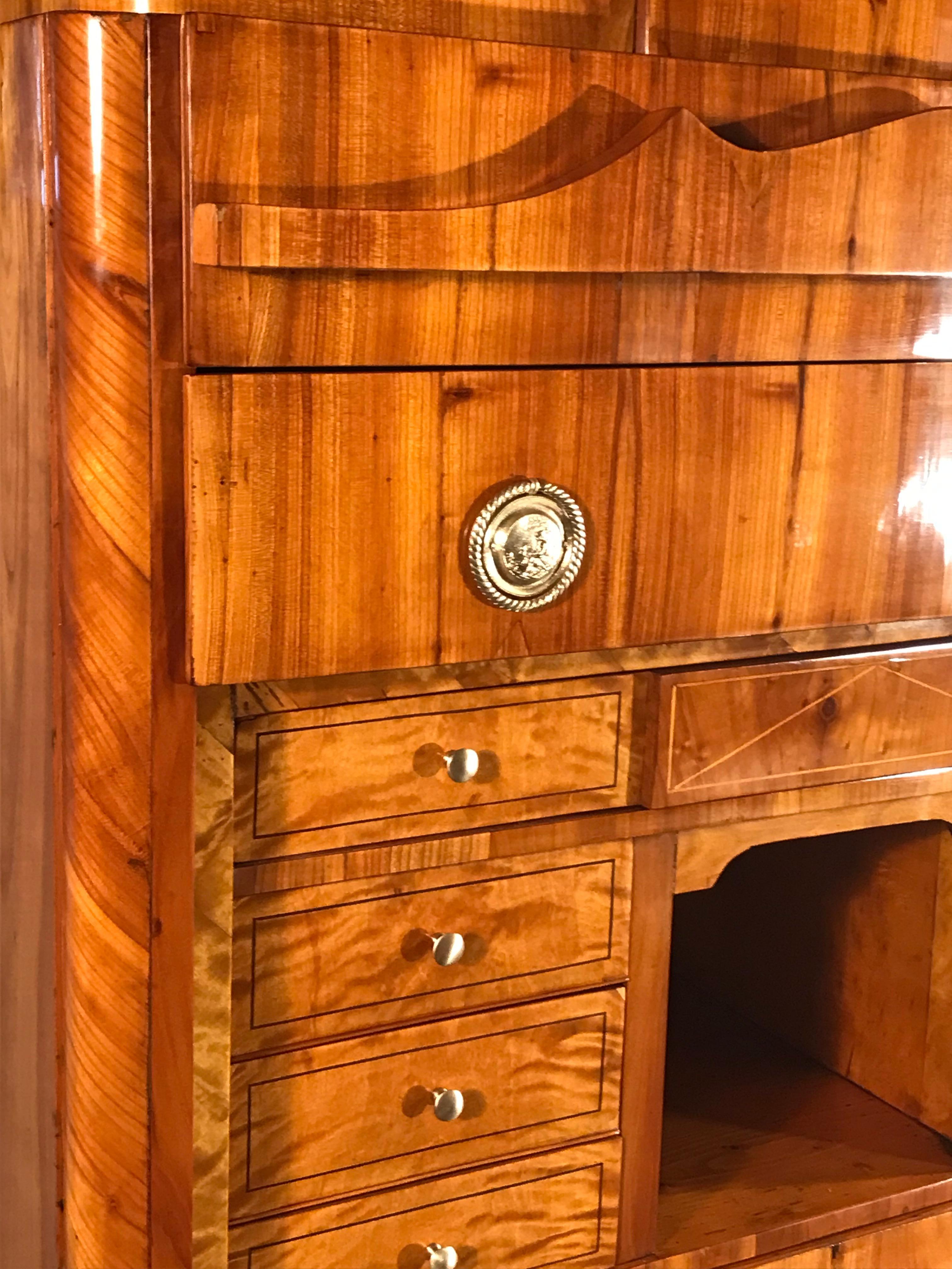 1820’s Biedermeier Fall Top Desk, Cherry In condizioni buone in vendita a Belmont, MA