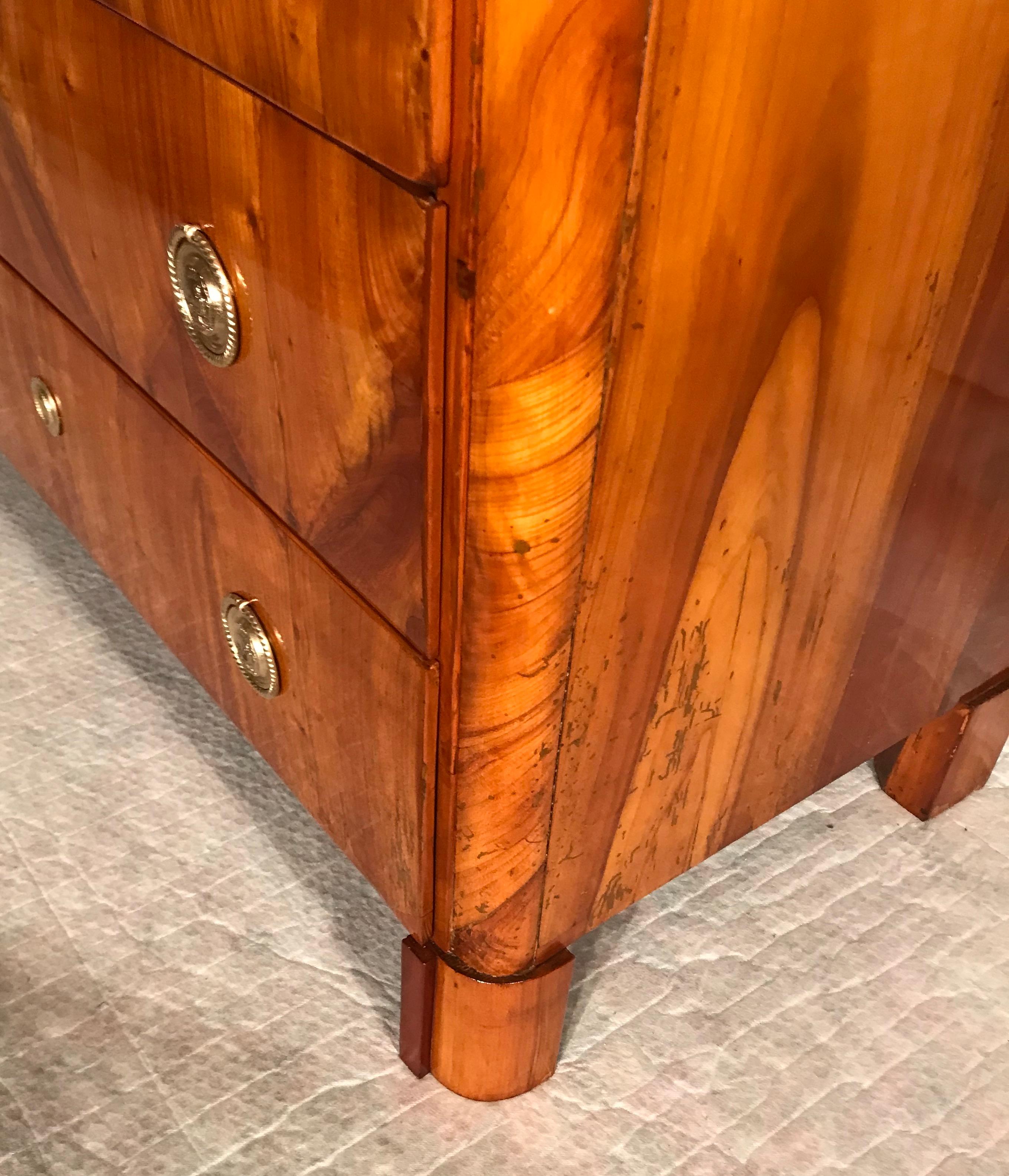 Inizio XIX secolo 1820’s Biedermeier Fall Top Desk, Cherry in vendita