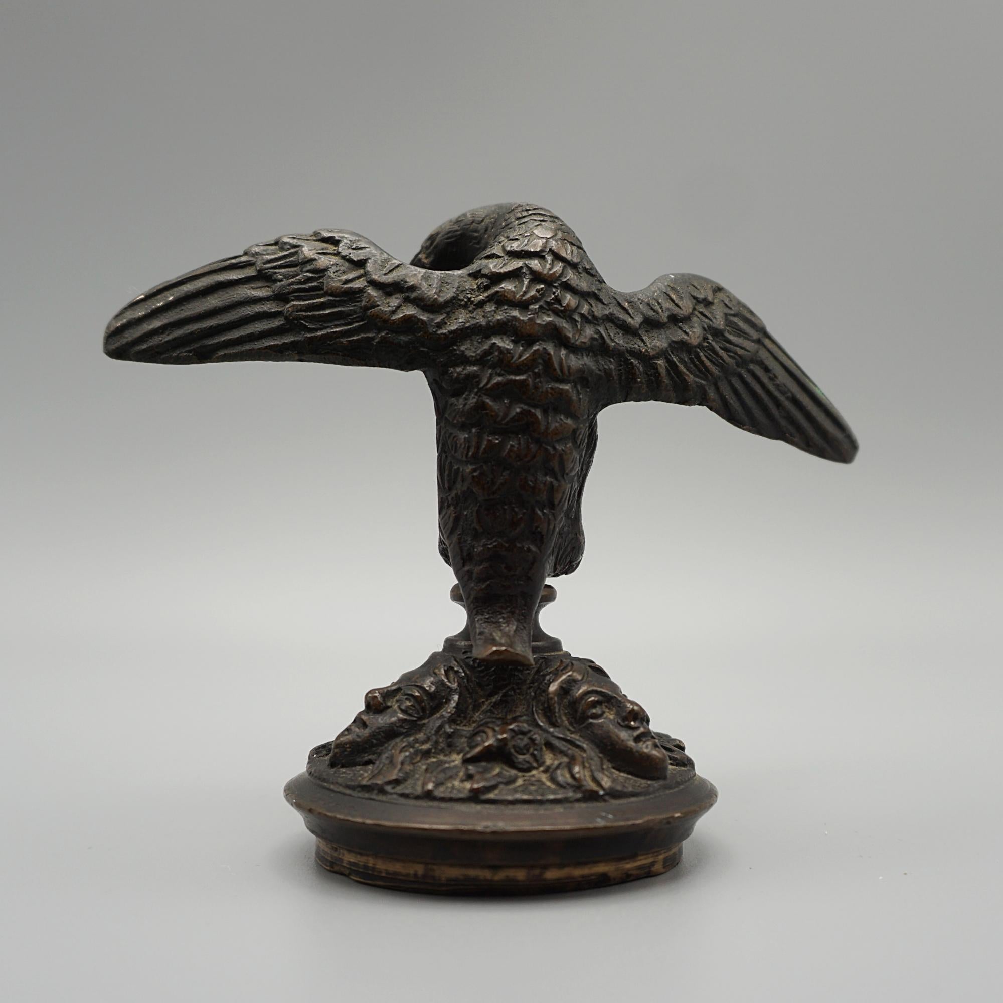 Bronze-Tintenfass aus den 1820er Jahren mit einem Adler auf der Spitze  im Angebot 4