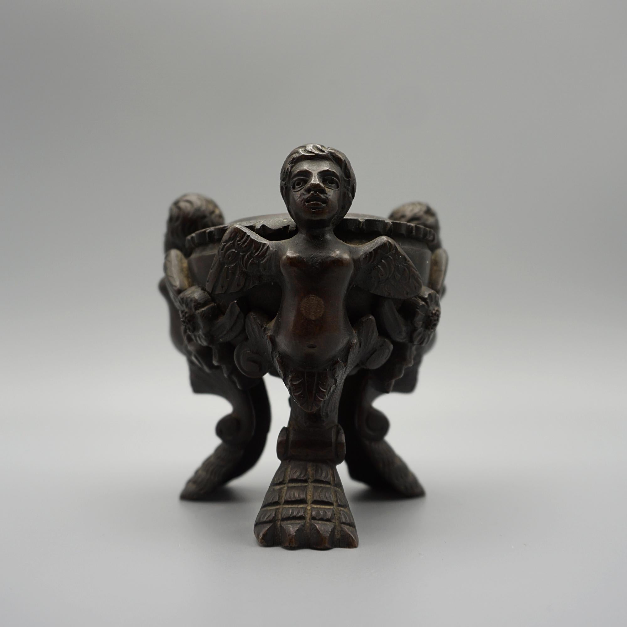 1820's Bronze Inkwell with an Eagle Standing Atop  For Sale 5
