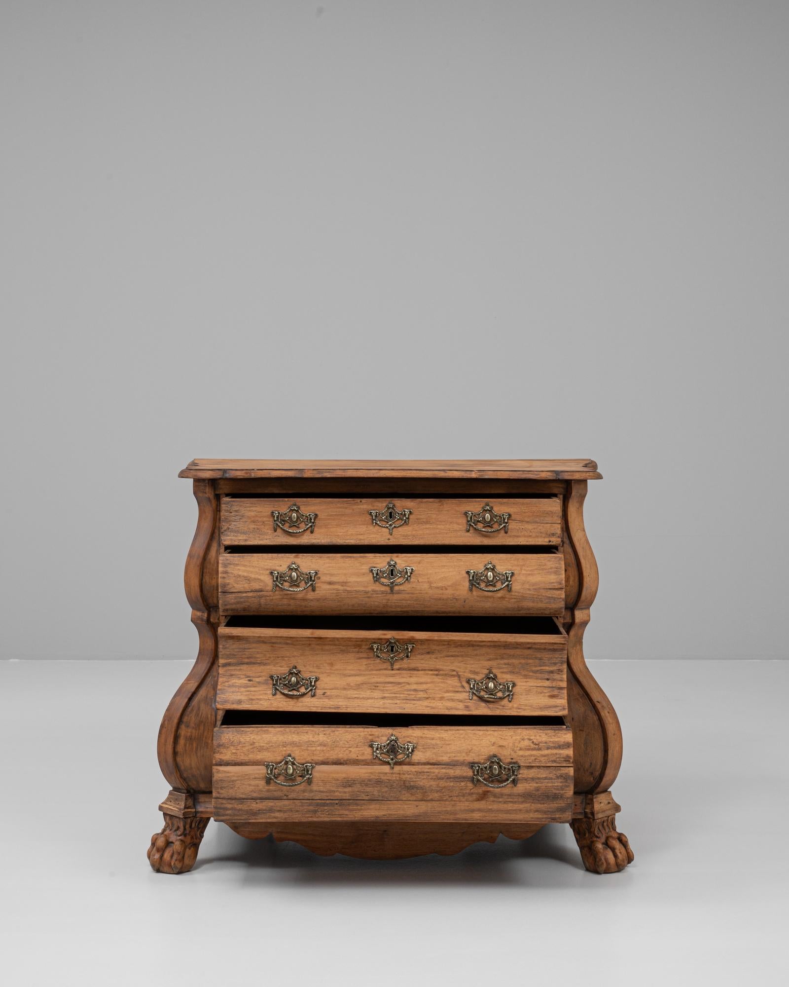Olandese Cassettiera olandese in legno con bombe del 1820