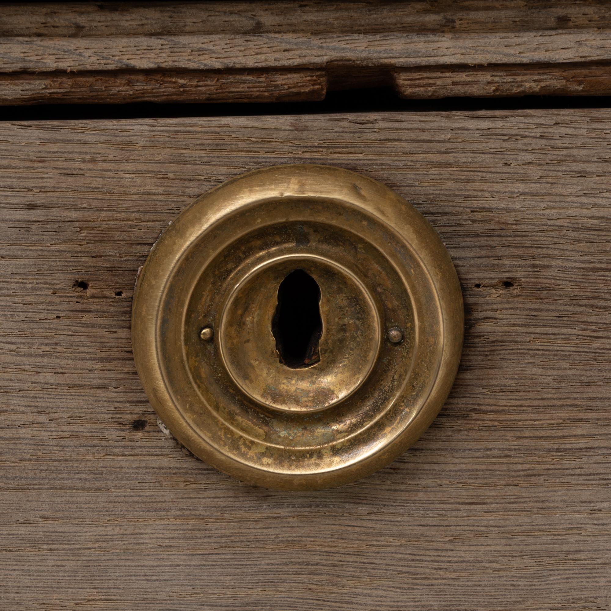 Cassettiera a bombe in Oak olandese del 1920 in vendita 7