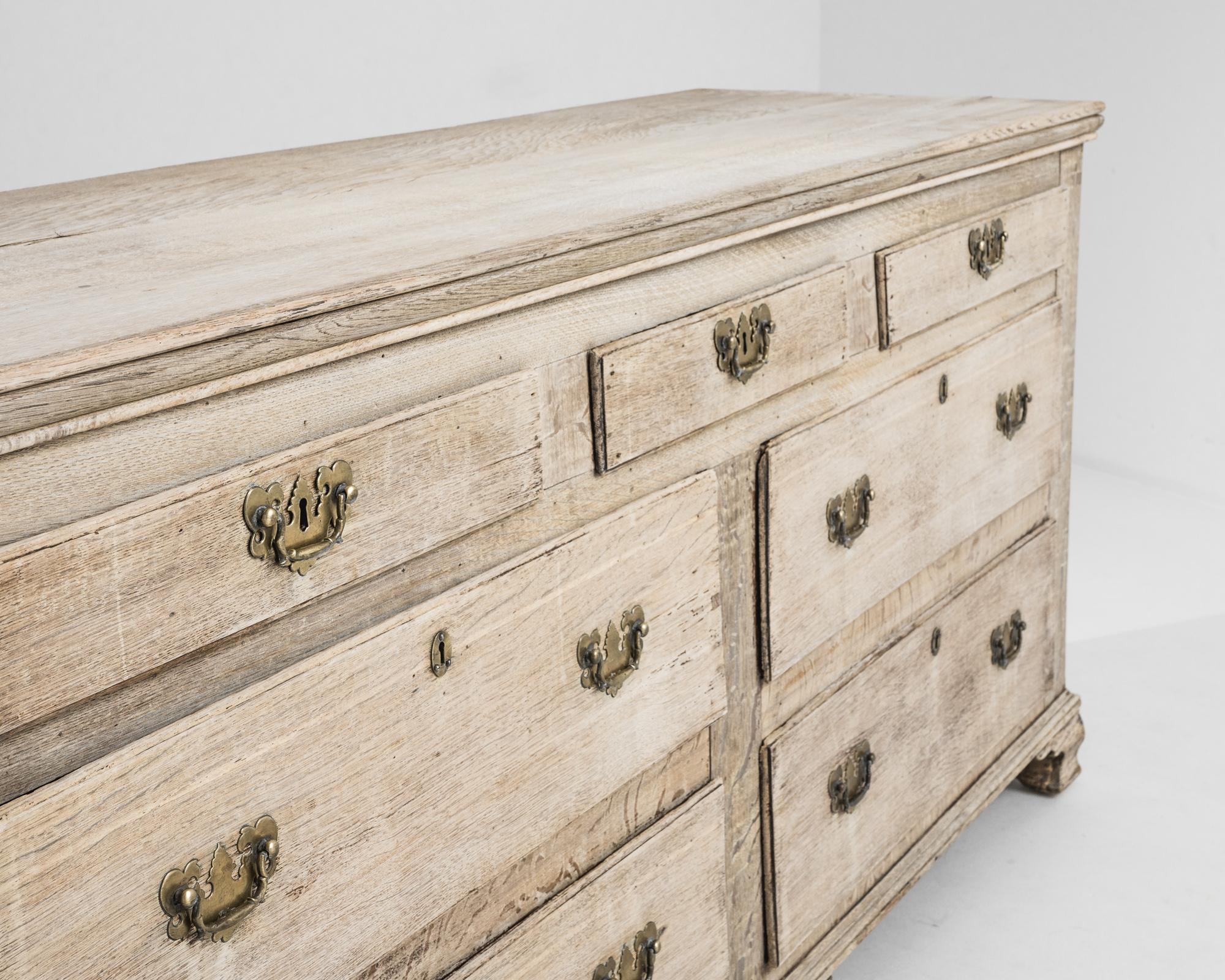 1820s English Bleached Oak Chest of Drawers In Good Condition In High Point, NC