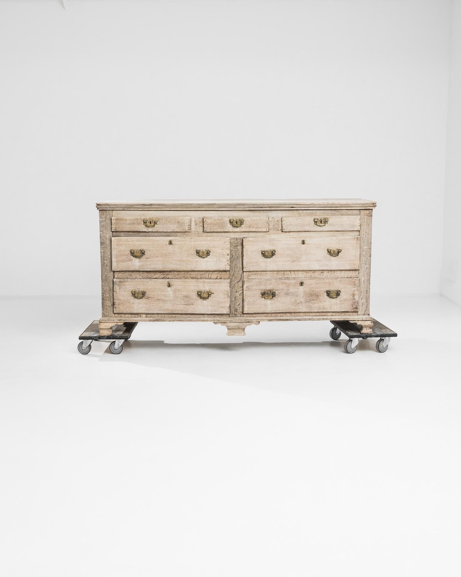 1820s English Bleached Oak Chest of Drawers 1