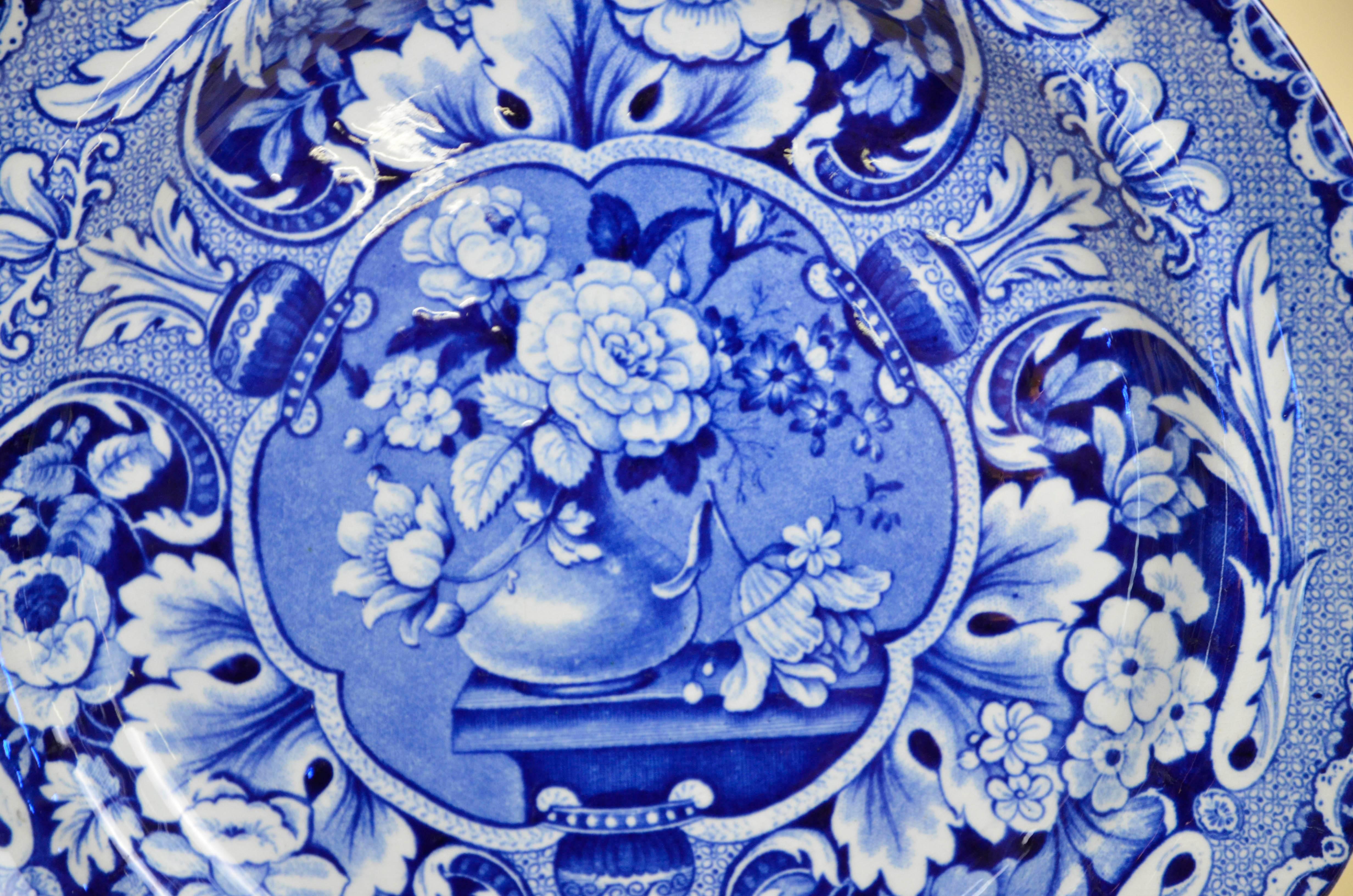 George IV 1820s English Dark Blue & White John Davenport Earthenware Floral Dessert Plate