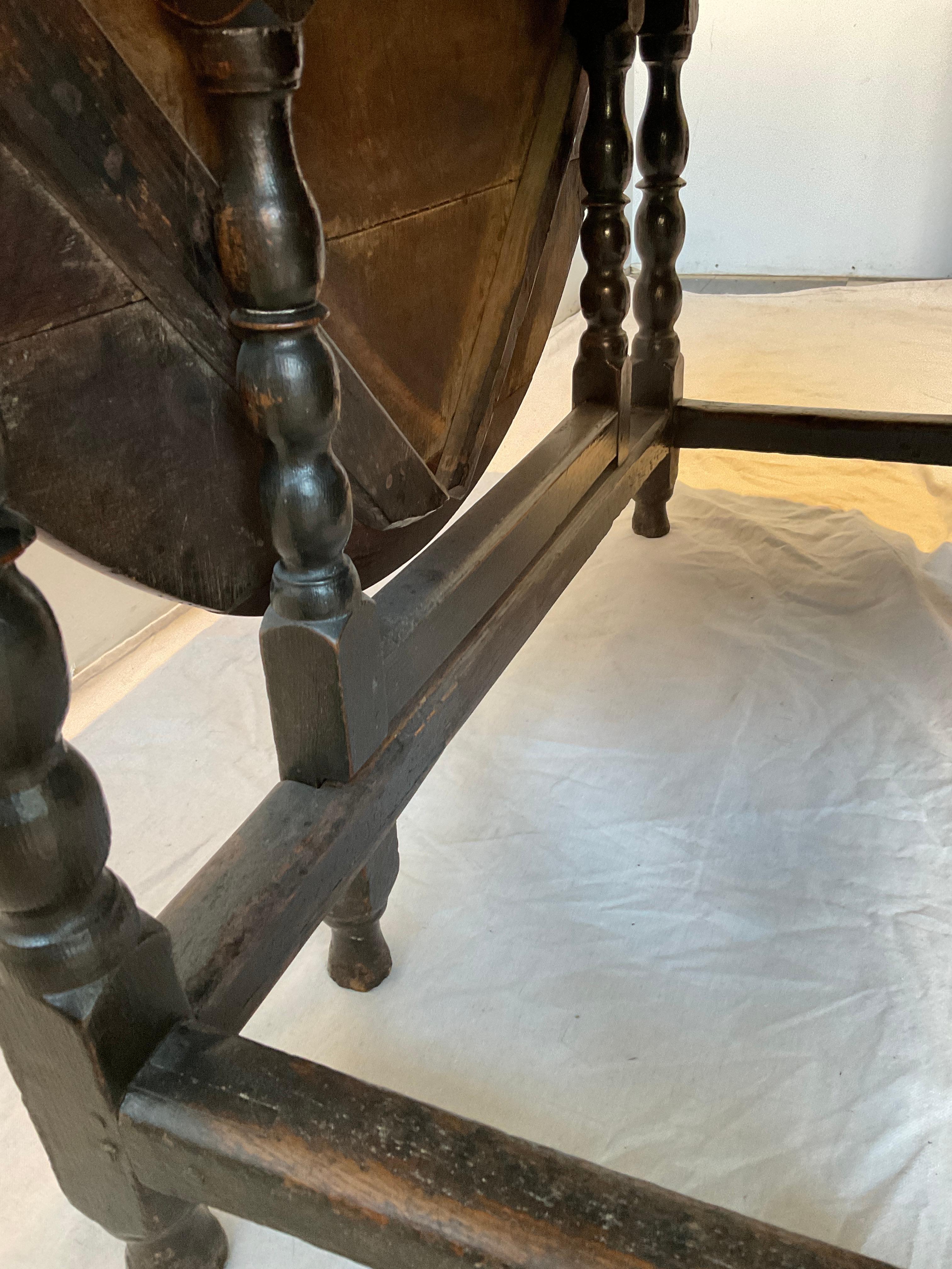 1820s English William And Mary Gateleg Table For Sale 11