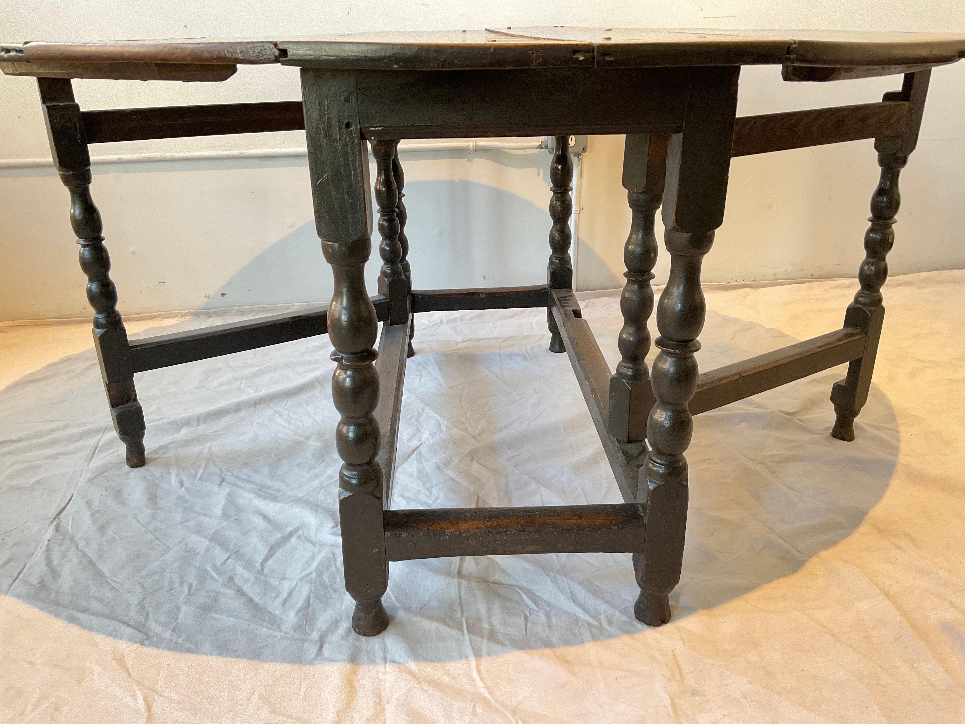 1820s English William And Mary Gateleg Table For Sale 1