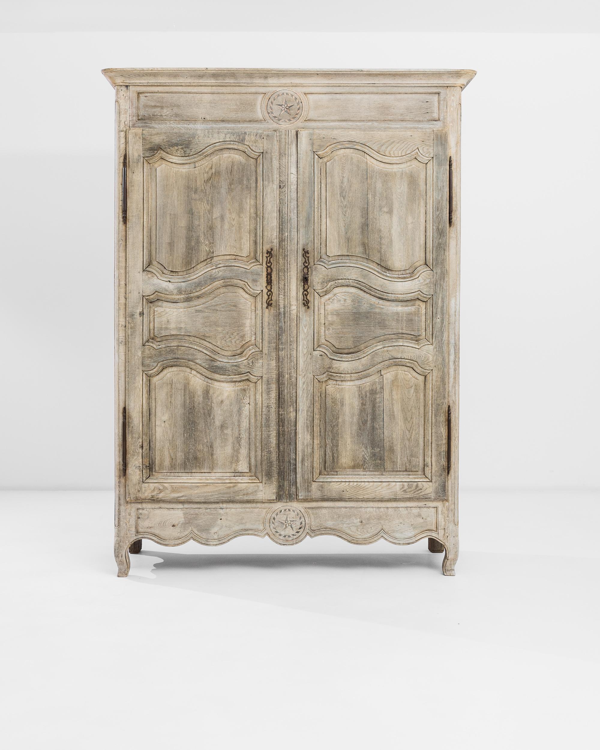 This baroque oak armoire is a find to treasure. Made in France in the 1820s, the decorative elements speak to the highest level of craftsmanship. The vivacious contours of the door panelling are carved in deep relief; cabriole feet lend the heavy