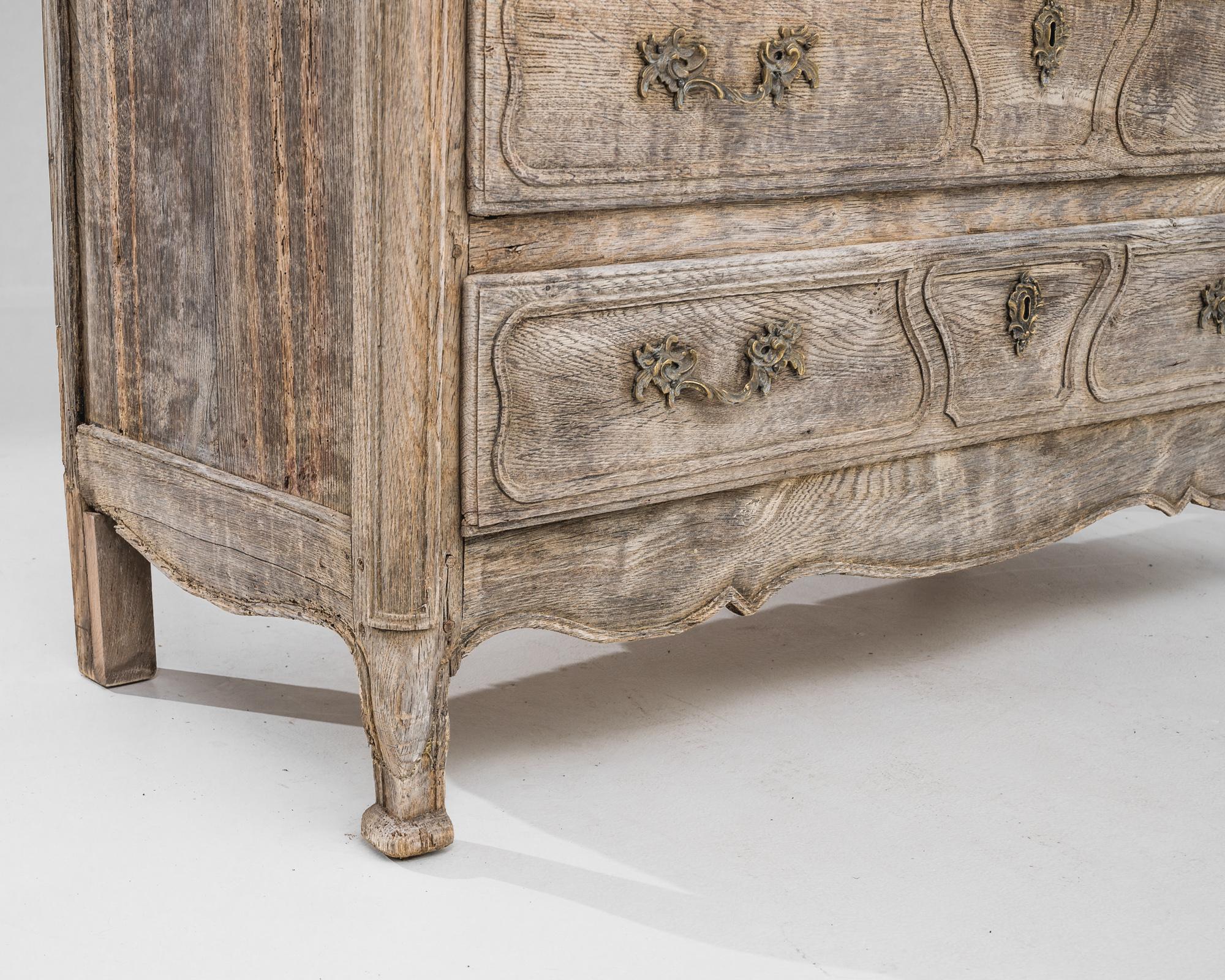 1820s French Bleached Oak Chest of Drawers In Good Condition In High Point, NC