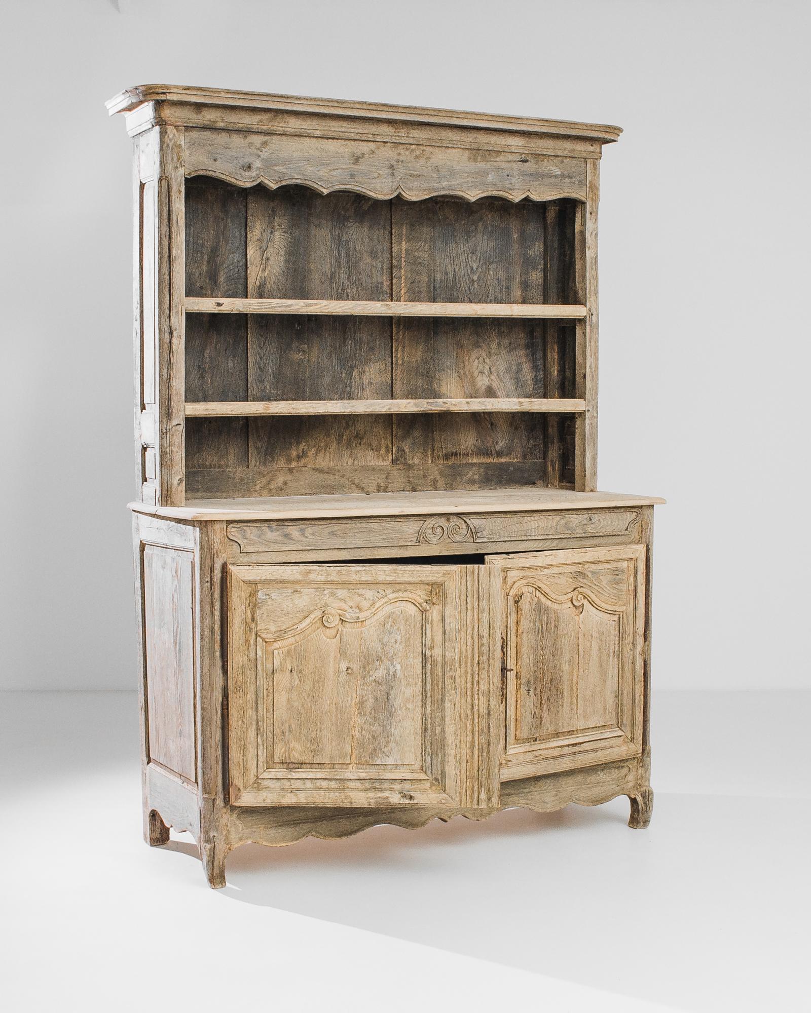1820s French Bleached Oak Cupboard In Good Condition In High Point, NC