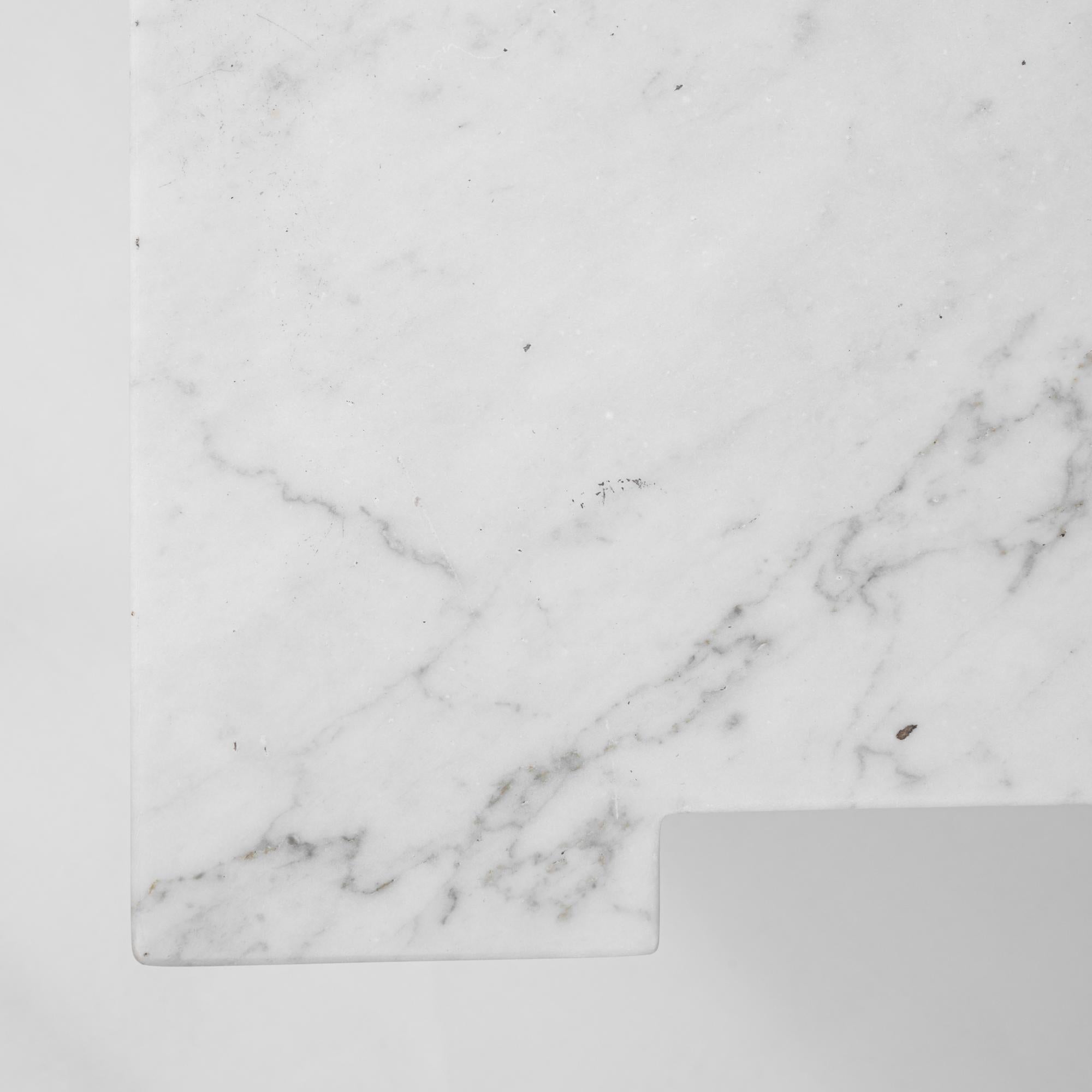 Cómoda Imperio Francesa de 1820 con Tapa de Mármol y Pies de Pata en venta 9