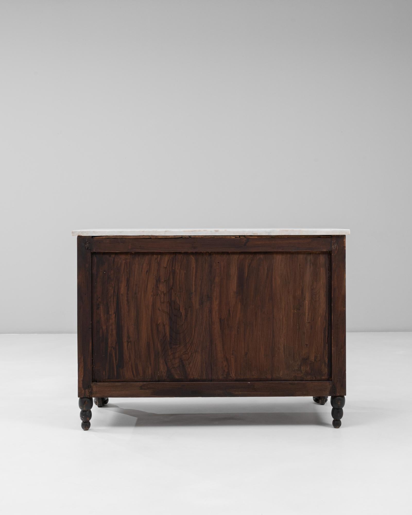 Cómoda Imperio Francesa de 1820 con Tapa de Mármol y Pies de Pata en venta 11