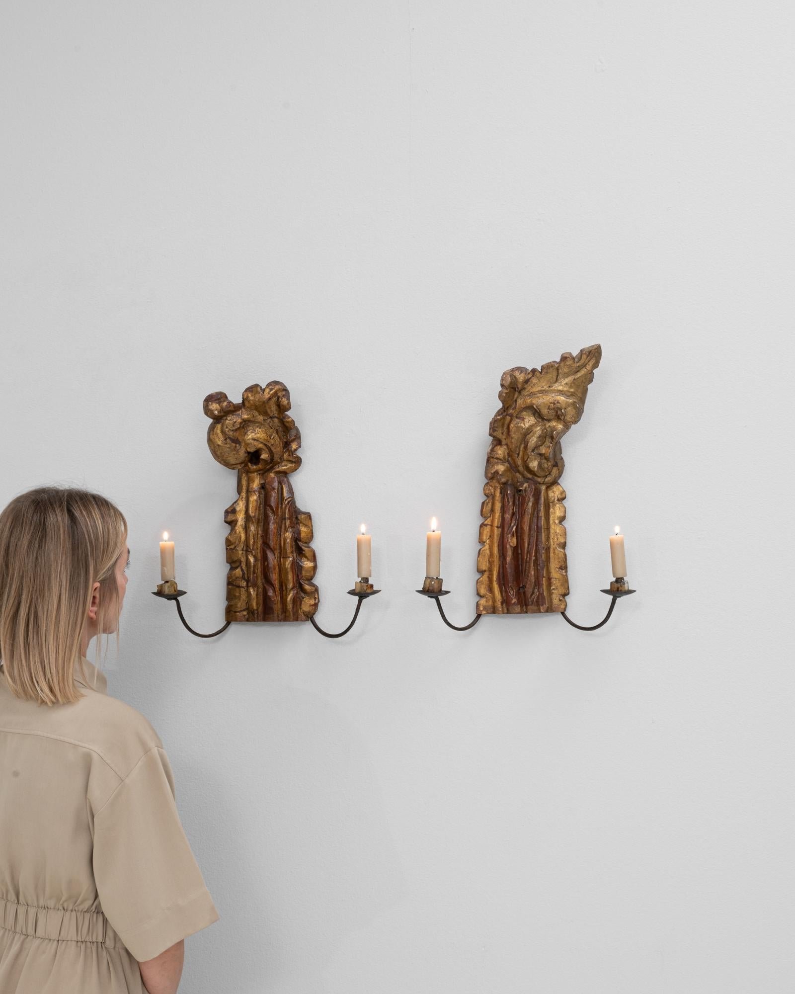 19th Century 1820s French Pair of Italian Baroque Giltwood Fragment Sconces For Sale
