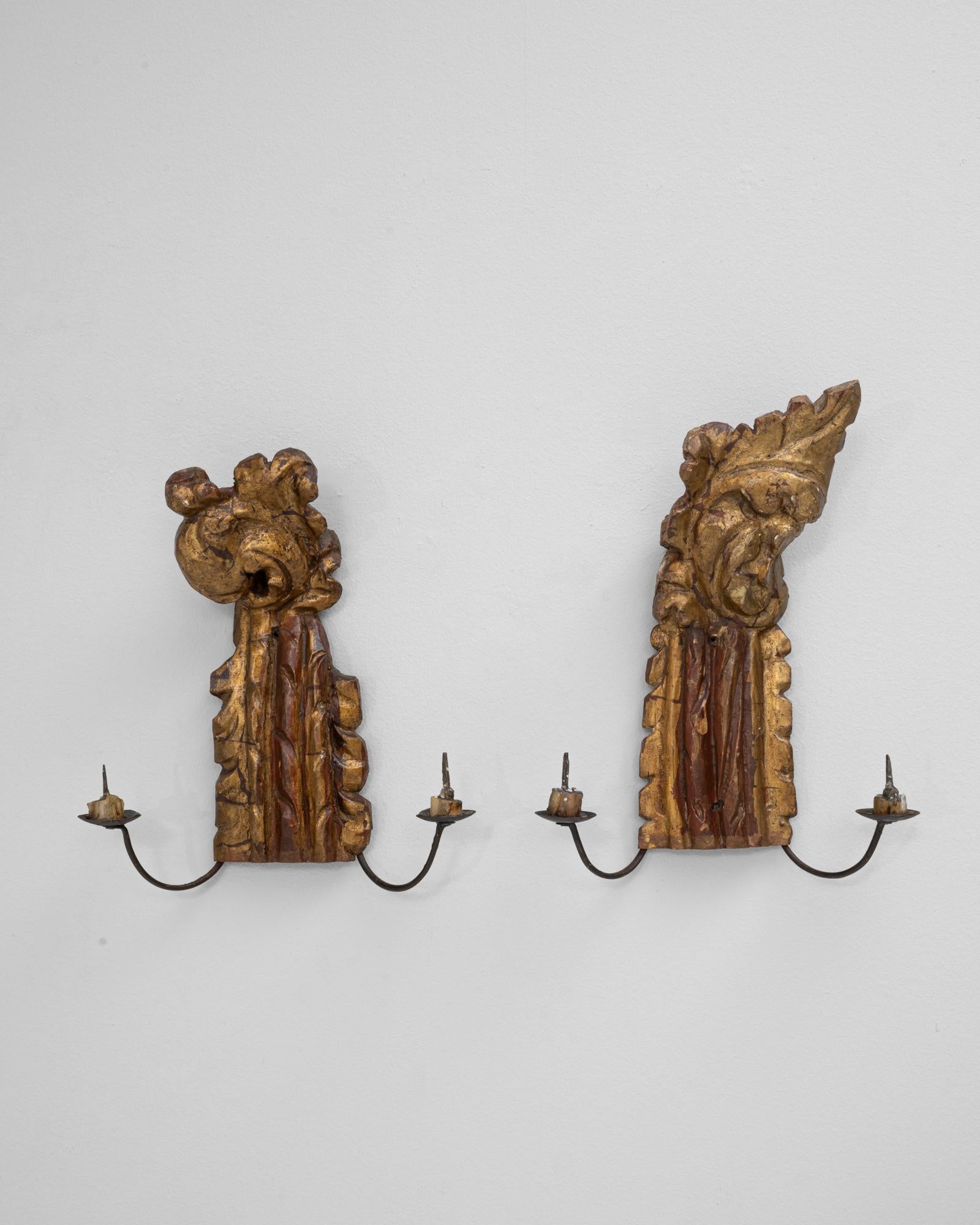 1820s French Pair of Italian Baroque Giltwood Fragment Sconces For Sale 3