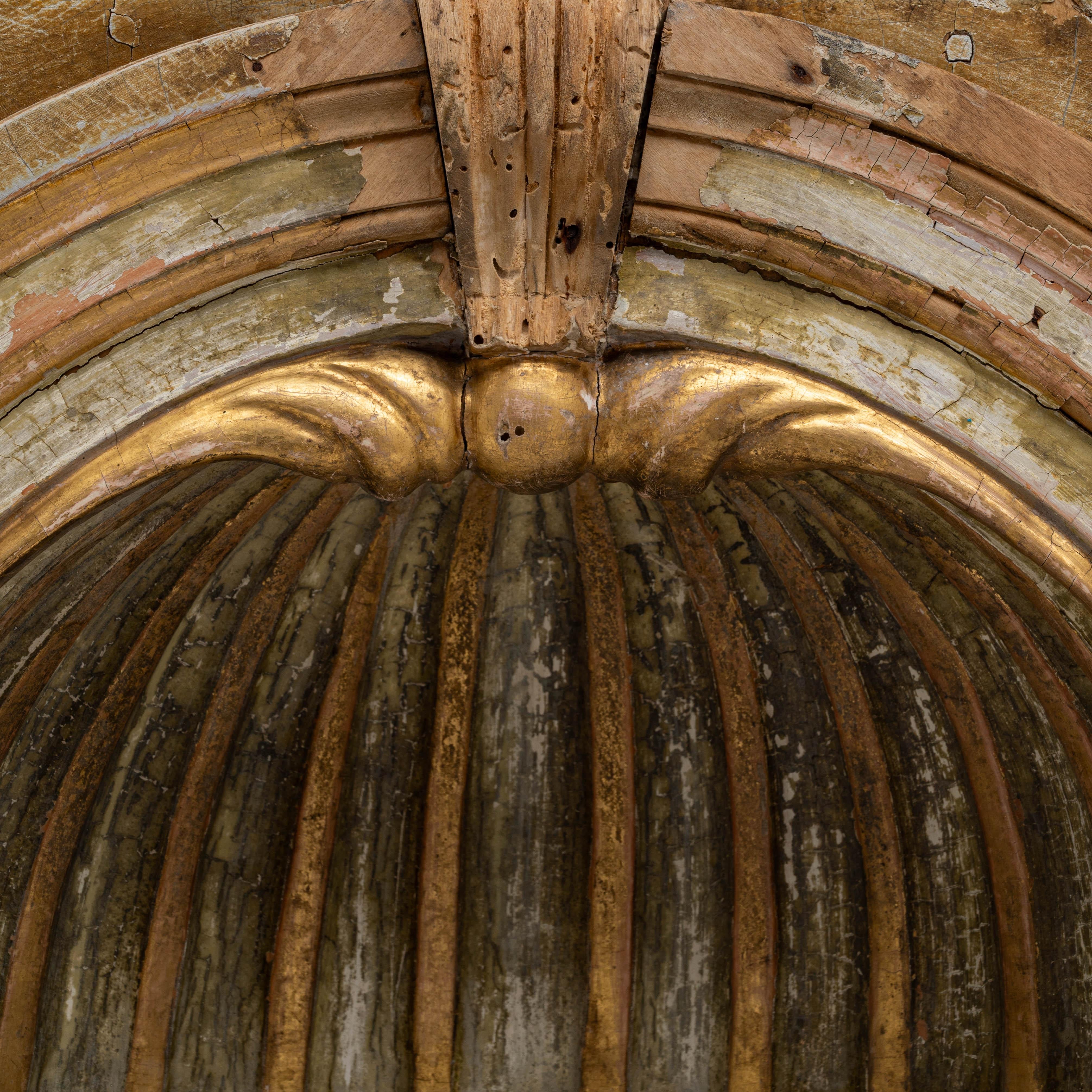 Niche en bois patiné français des années 1820 en vente 5