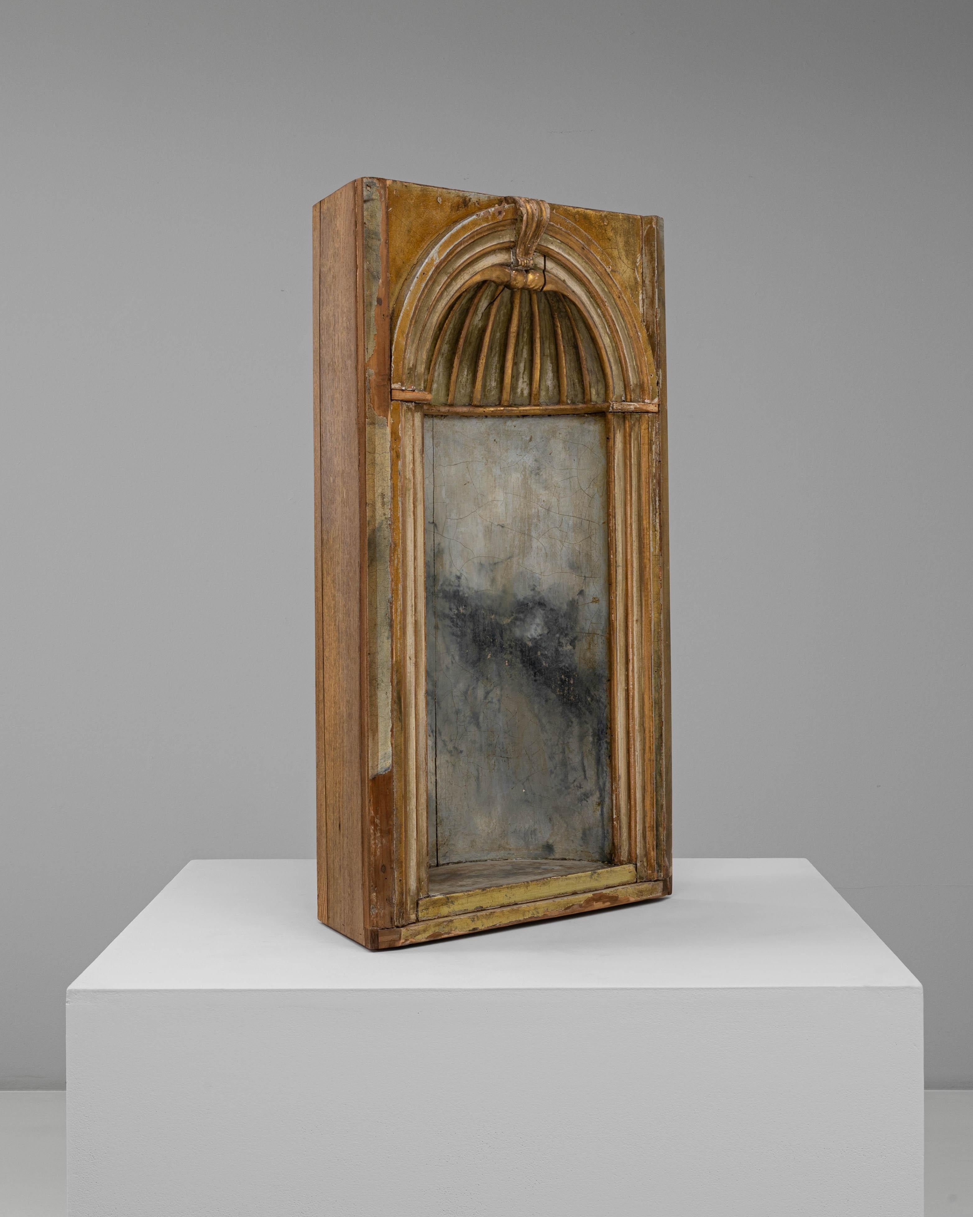 Niche en bois patiné français des années 1820 Bon état - En vente à High Point, NC