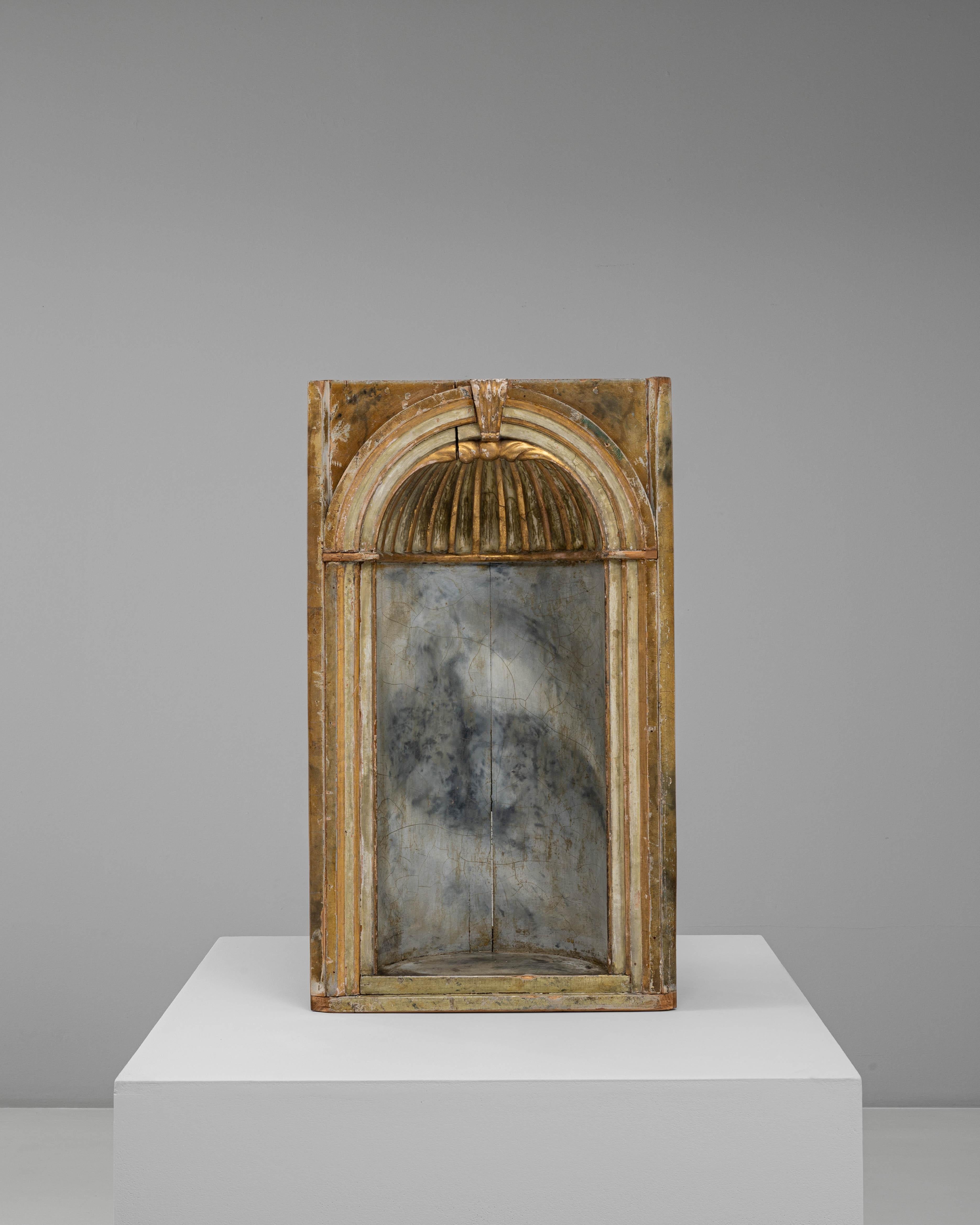 Bois Niche en bois patiné français des années 1820 en vente