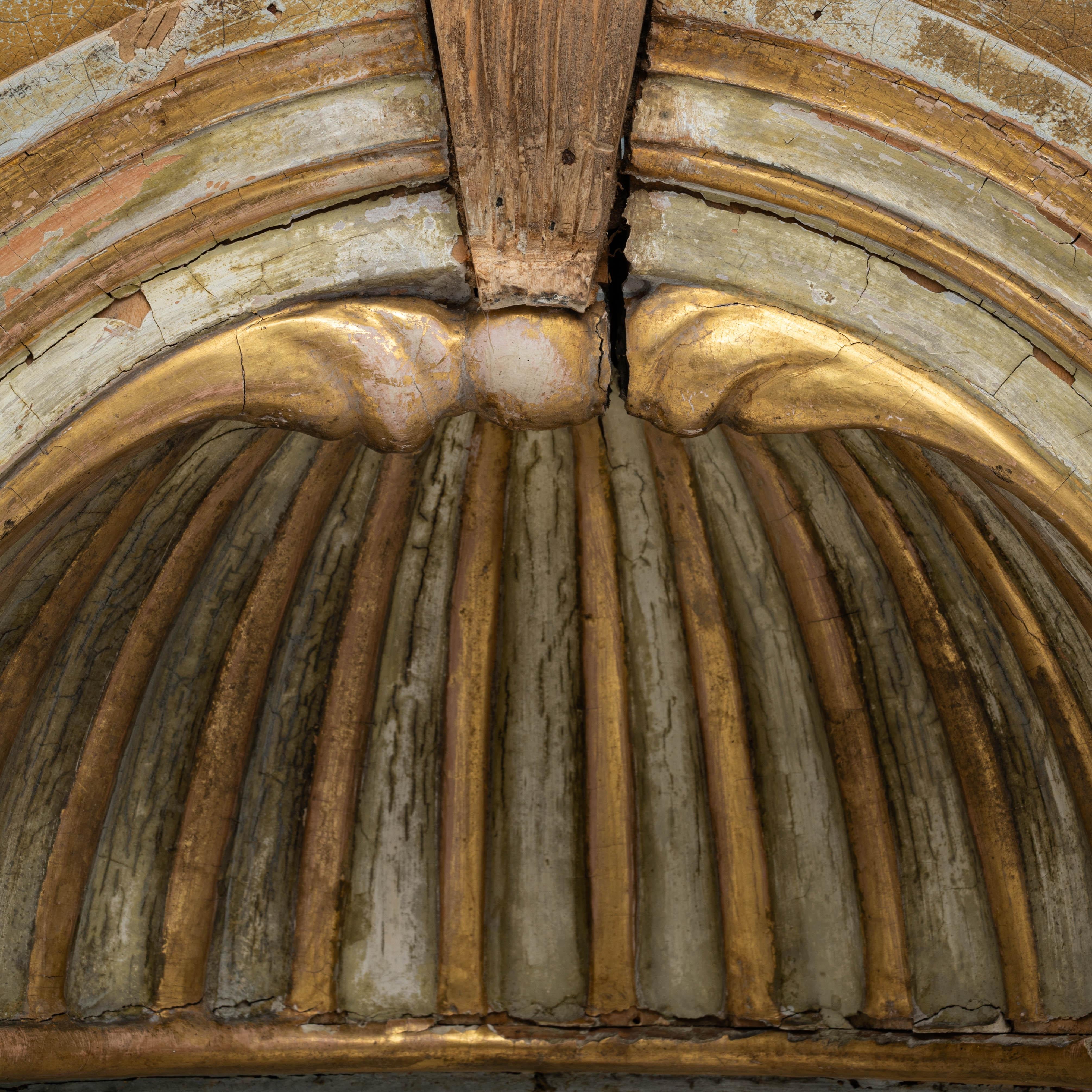 Niche en bois patiné français des années 1820 en vente 2