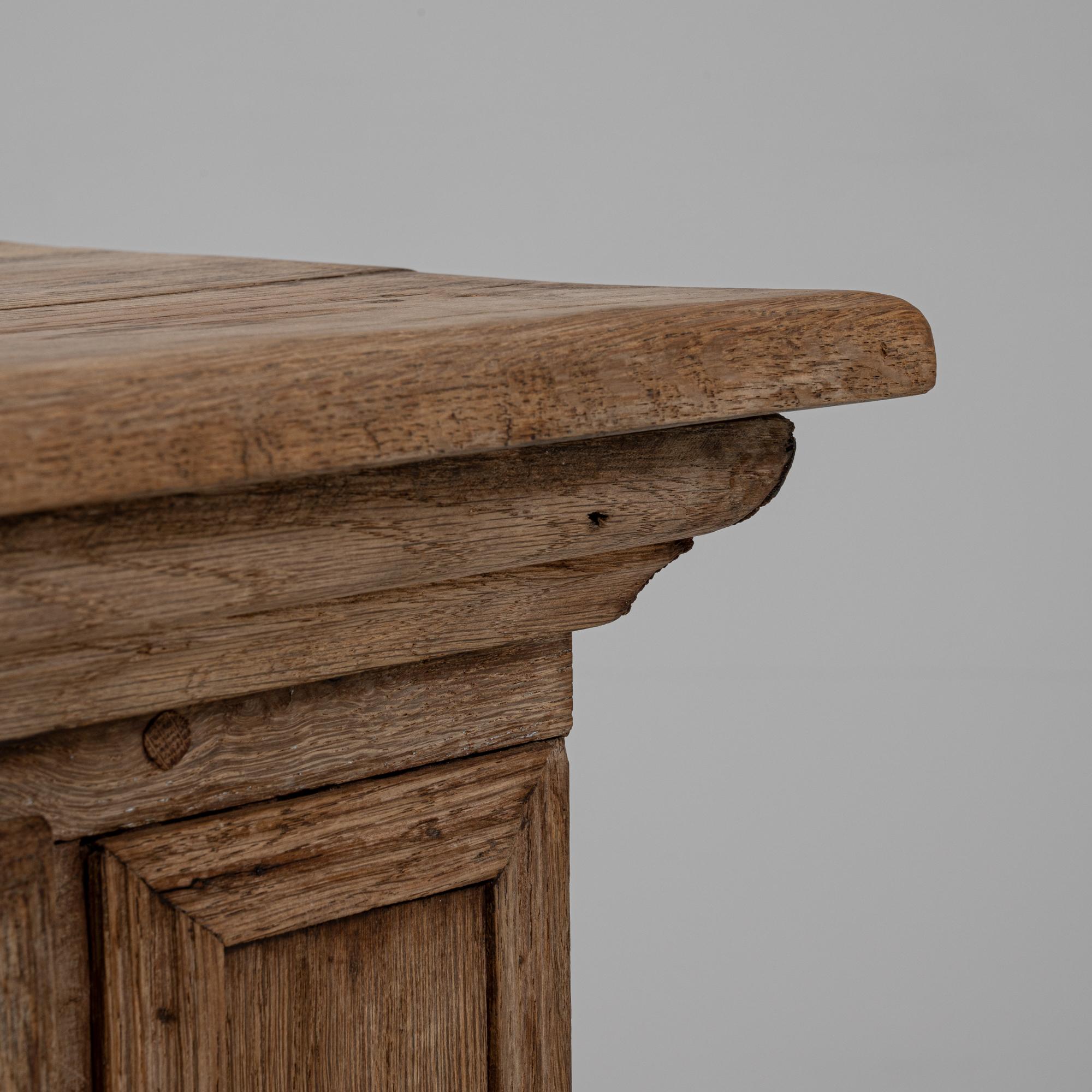Buffet à une porte de style alpin allemand des années 1820 avec incrustation en forme d'étoile en vente 3