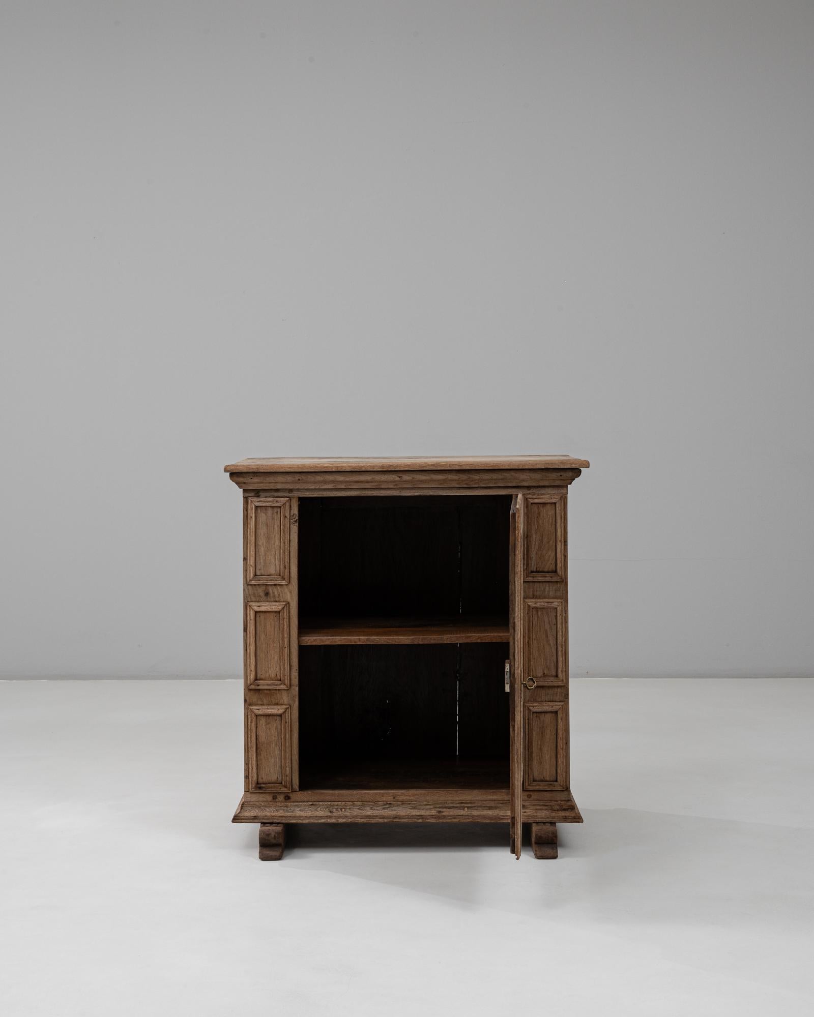 Allemand Buffet à une porte de style alpin allemand des années 1820 avec incrustation en forme d'étoile en vente