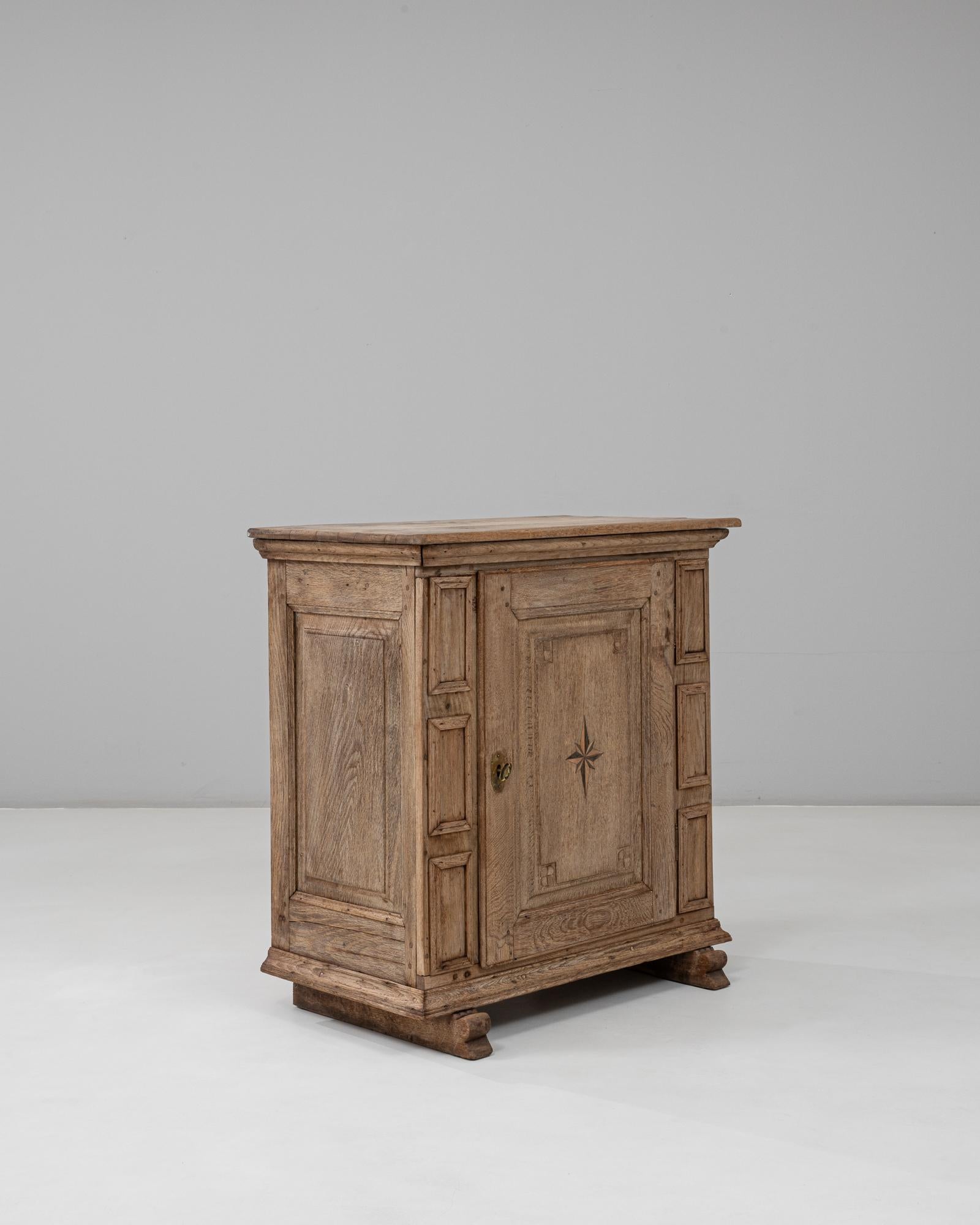 Buffet à une porte de style alpin allemand des années 1820 avec incrustation en forme d'étoile Bon état - En vente à High Point, NC