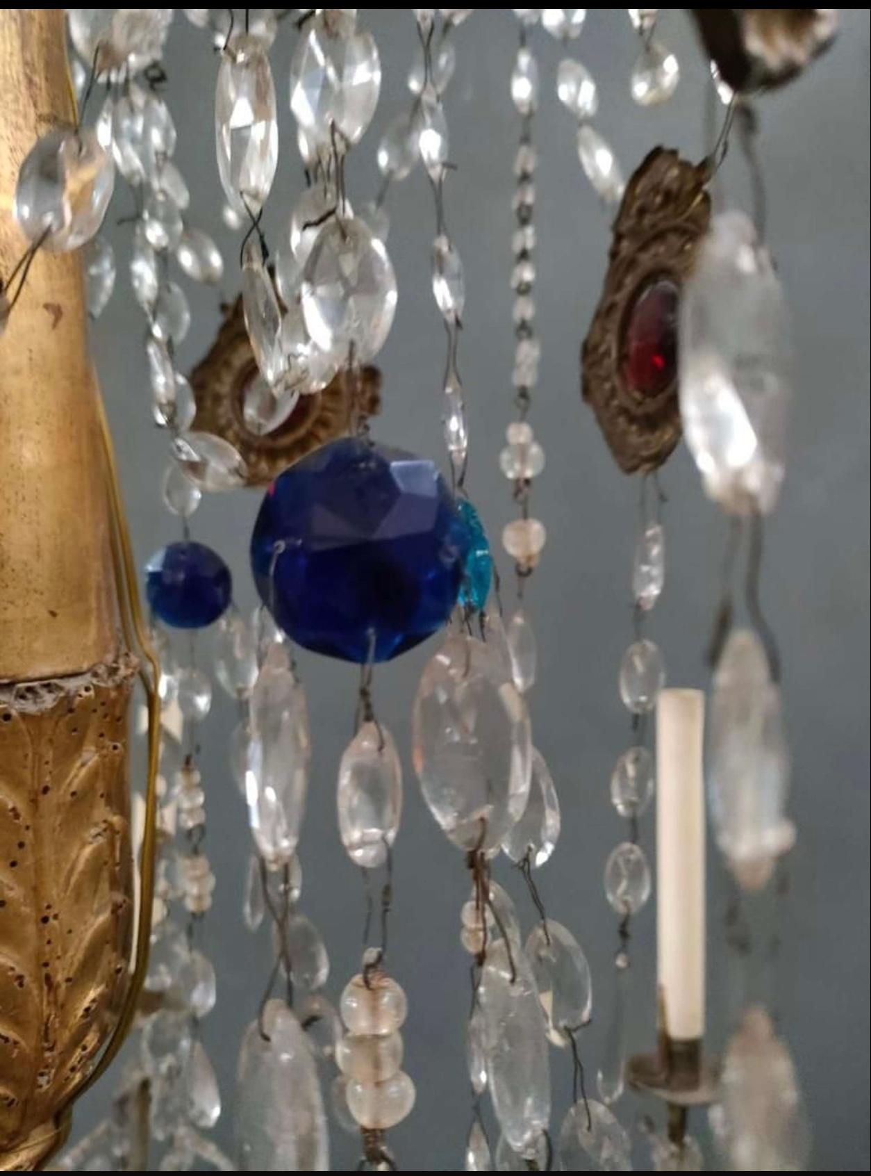 1820s Italian Genoese six arm gilt chandelier with glass lustres, drops & beads For Sale 2