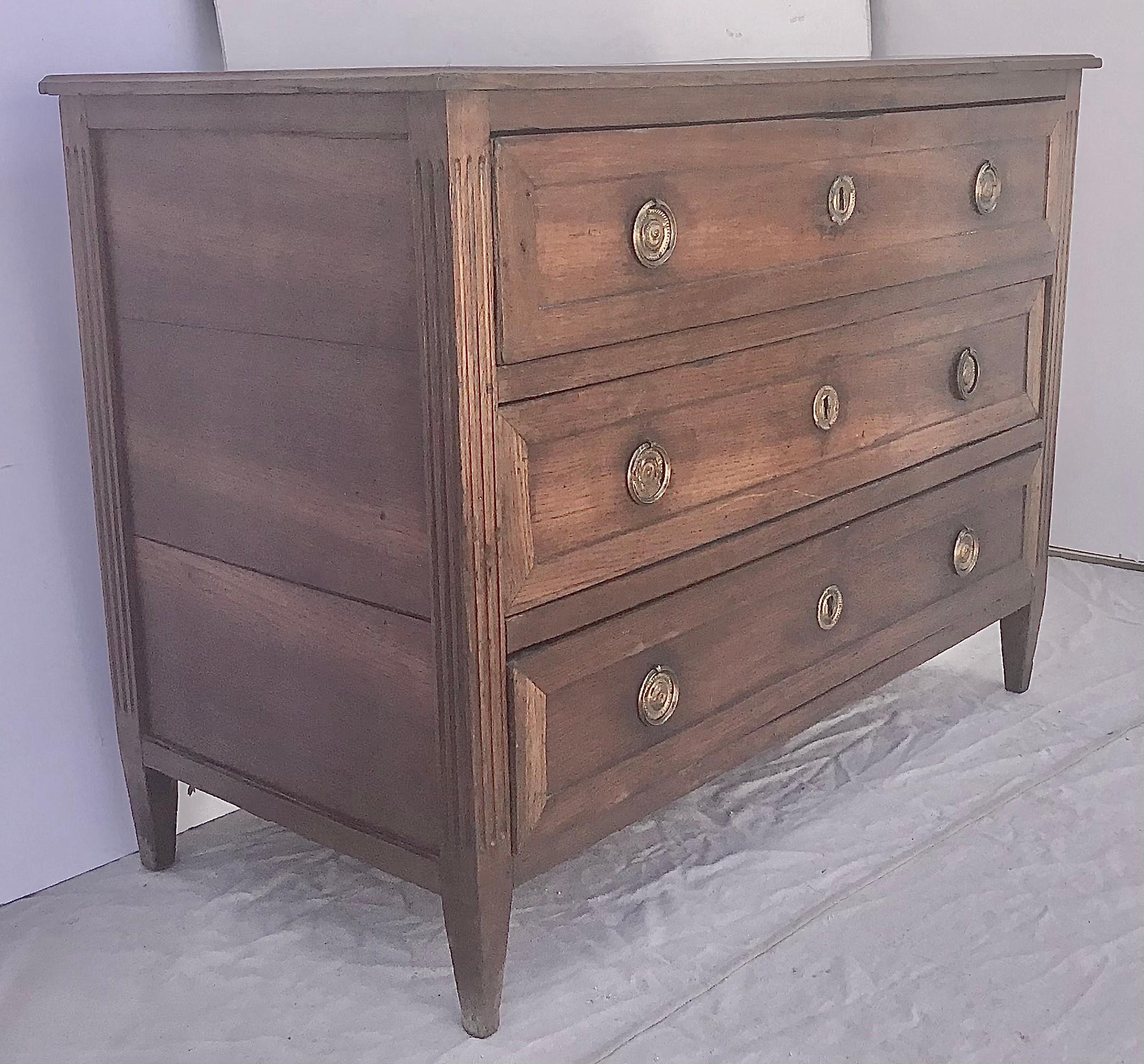 1820s Neoclassical Period French Three-Drawer Walnut Commode with Brass Trim 1