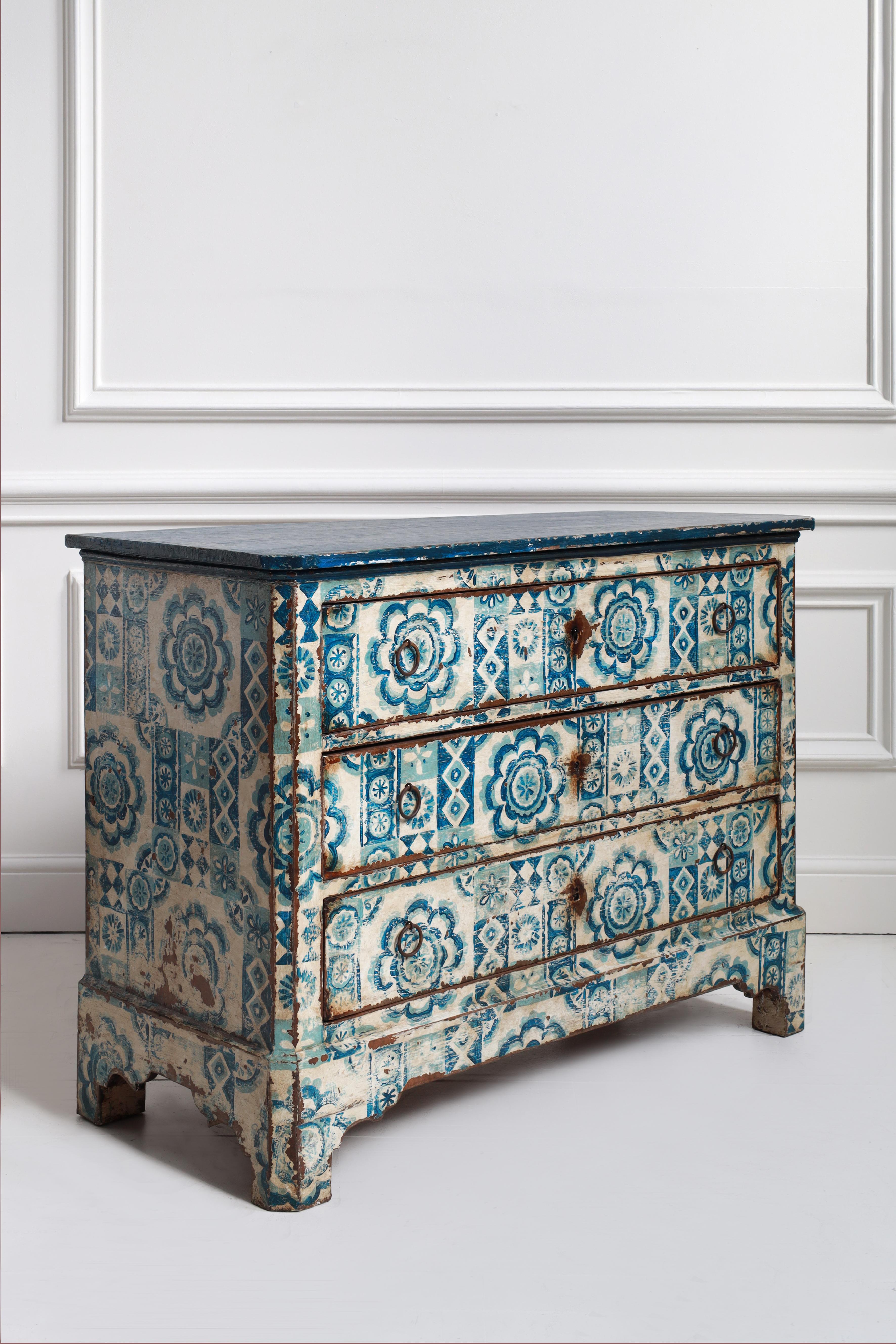 Wood 1820s Painted Commode with Delft-style Motifs For Sale