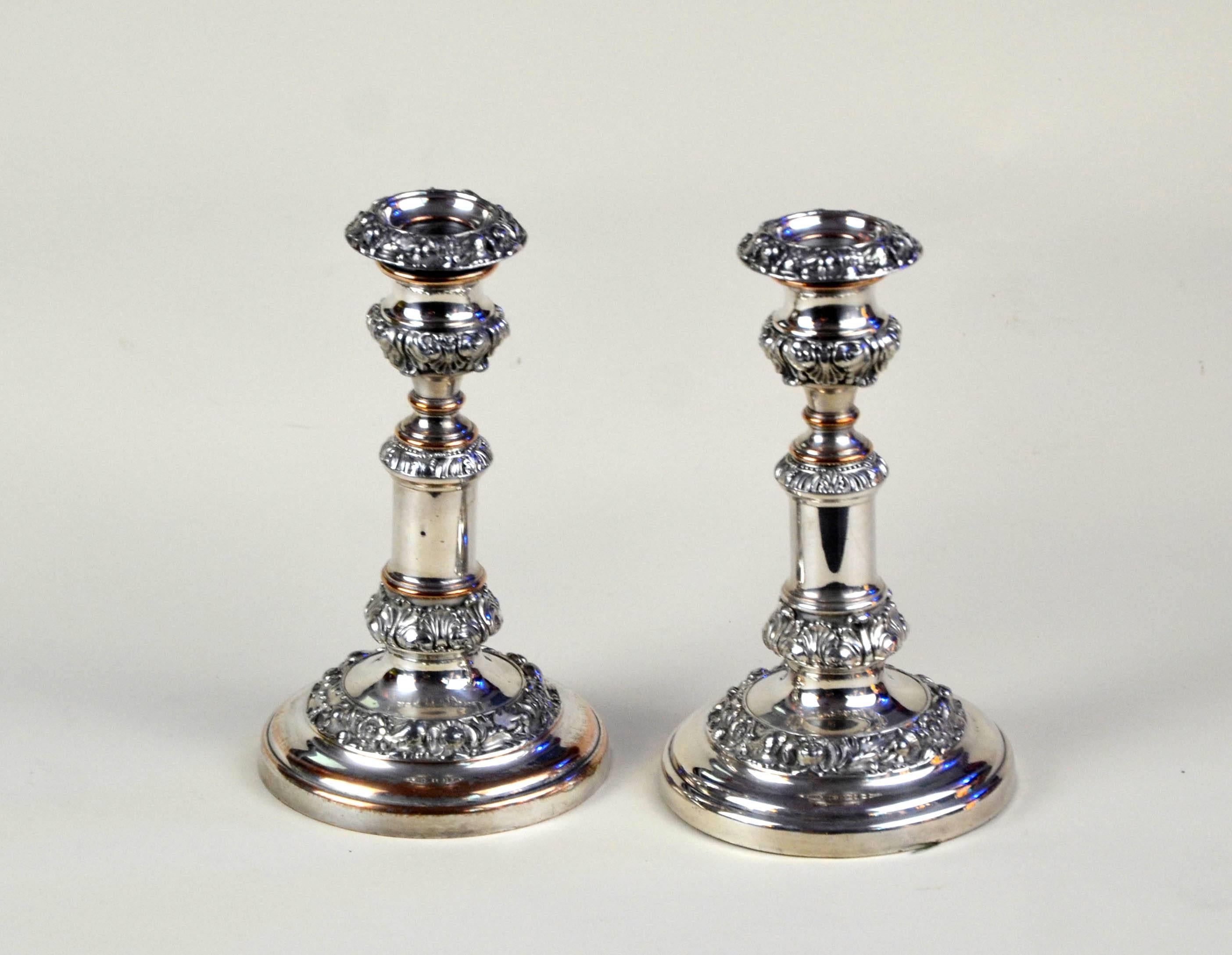 King George IV old Sheffield plate telescopic candlesticks with foliage decorations made in England, circa 1820.

Measure: Diameter 12 cm, height from 21 cm to 26 cm.

Collectors note:

Old Sheffield plate was accidentally invented by Thomas