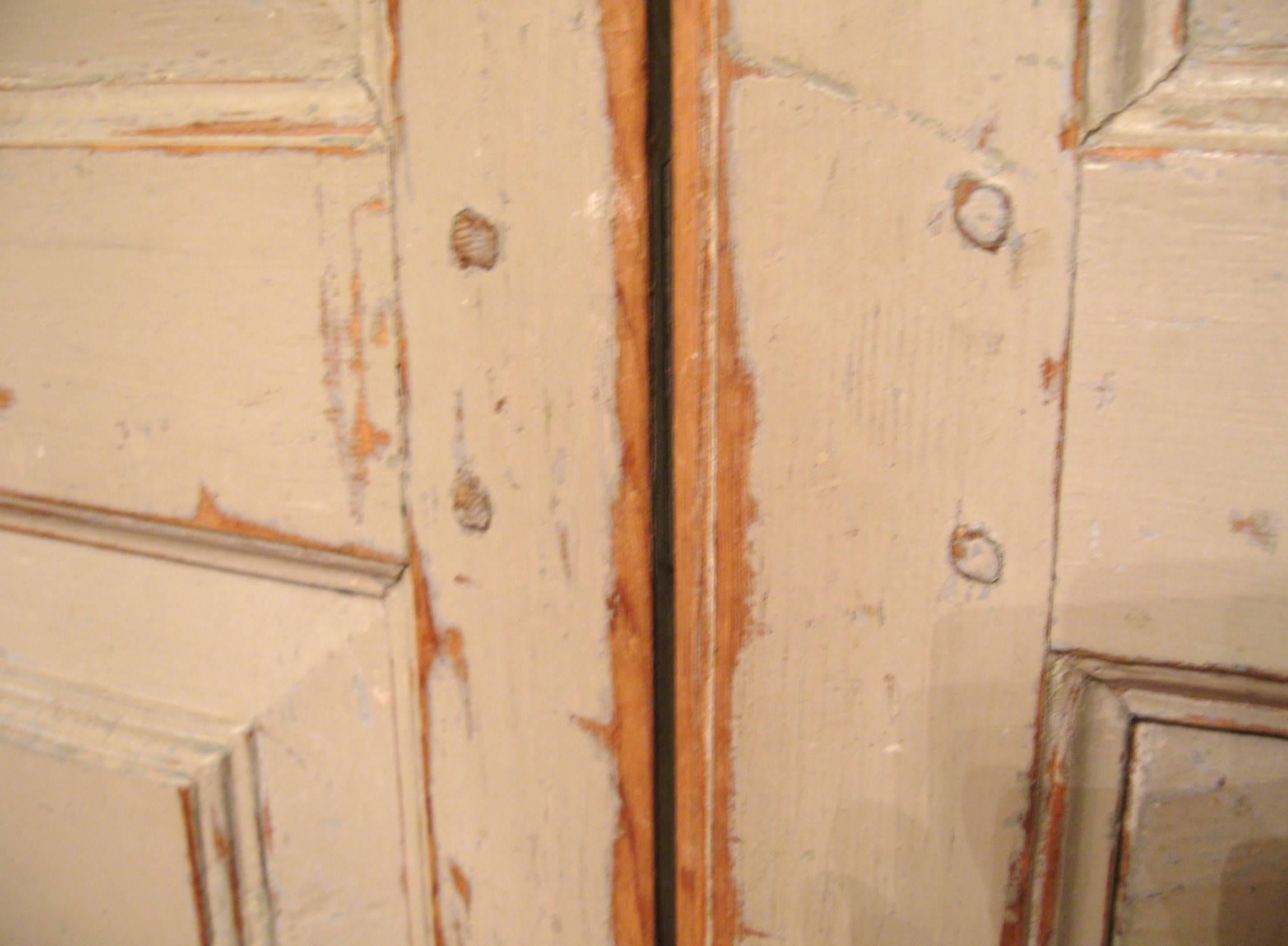 1820s Primitive Cupboard Farmhouse Two-Door Pine Jelly Cabinet In Distressed Condition In Wallkill, NY