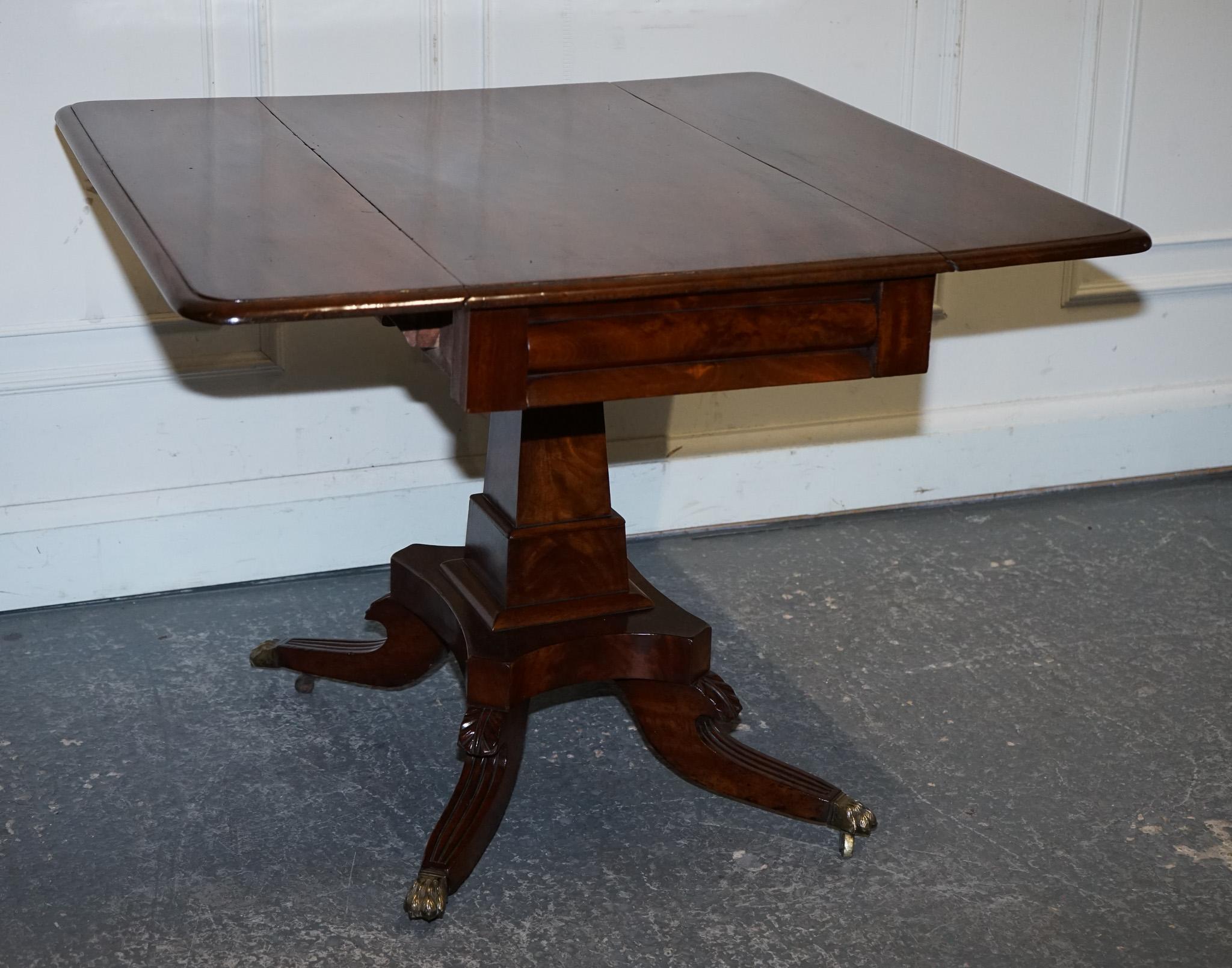 1820er RESTORIERTES ENGLISCHES ANTIQUE PEDESTAL PEMBROKE DROP LEAF TABLE WITH DRAWER im Zustand „Gut“ im Angebot in Pulborough, GB